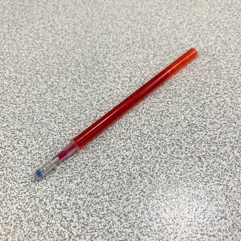 Kırmızı Uçan Kalem İçi