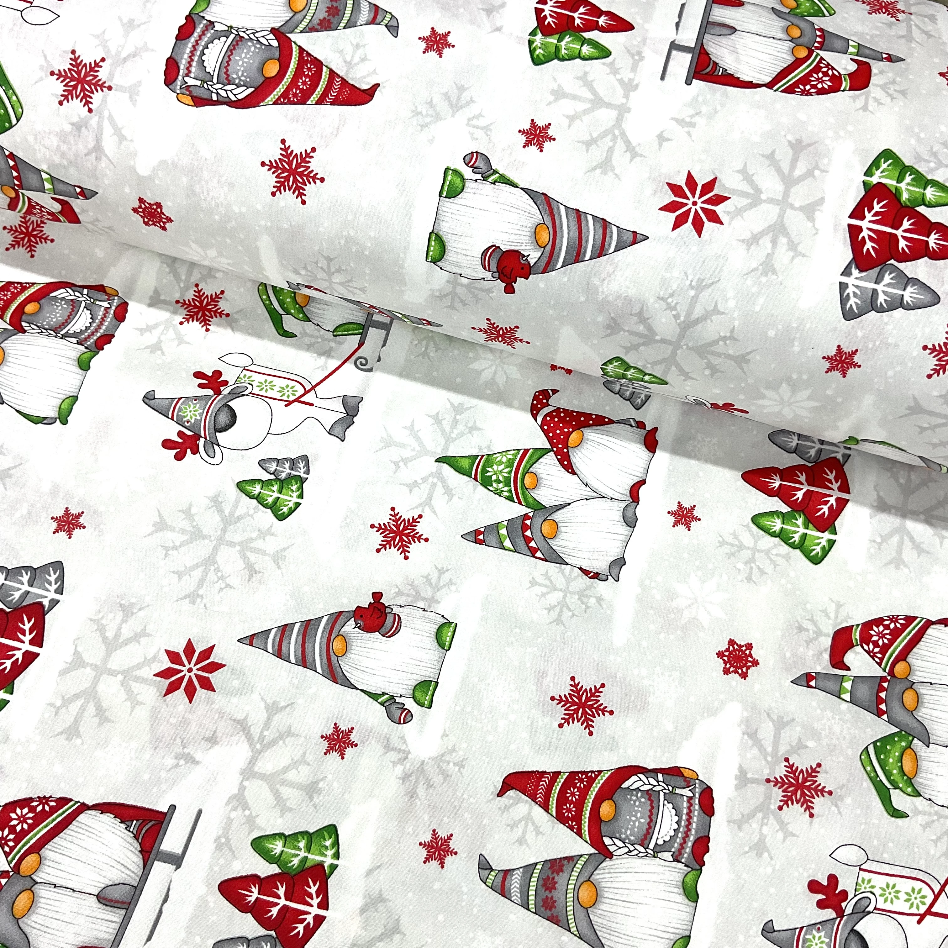 Beyaz Yılbaşı Cüceleri Poplin Kumaş