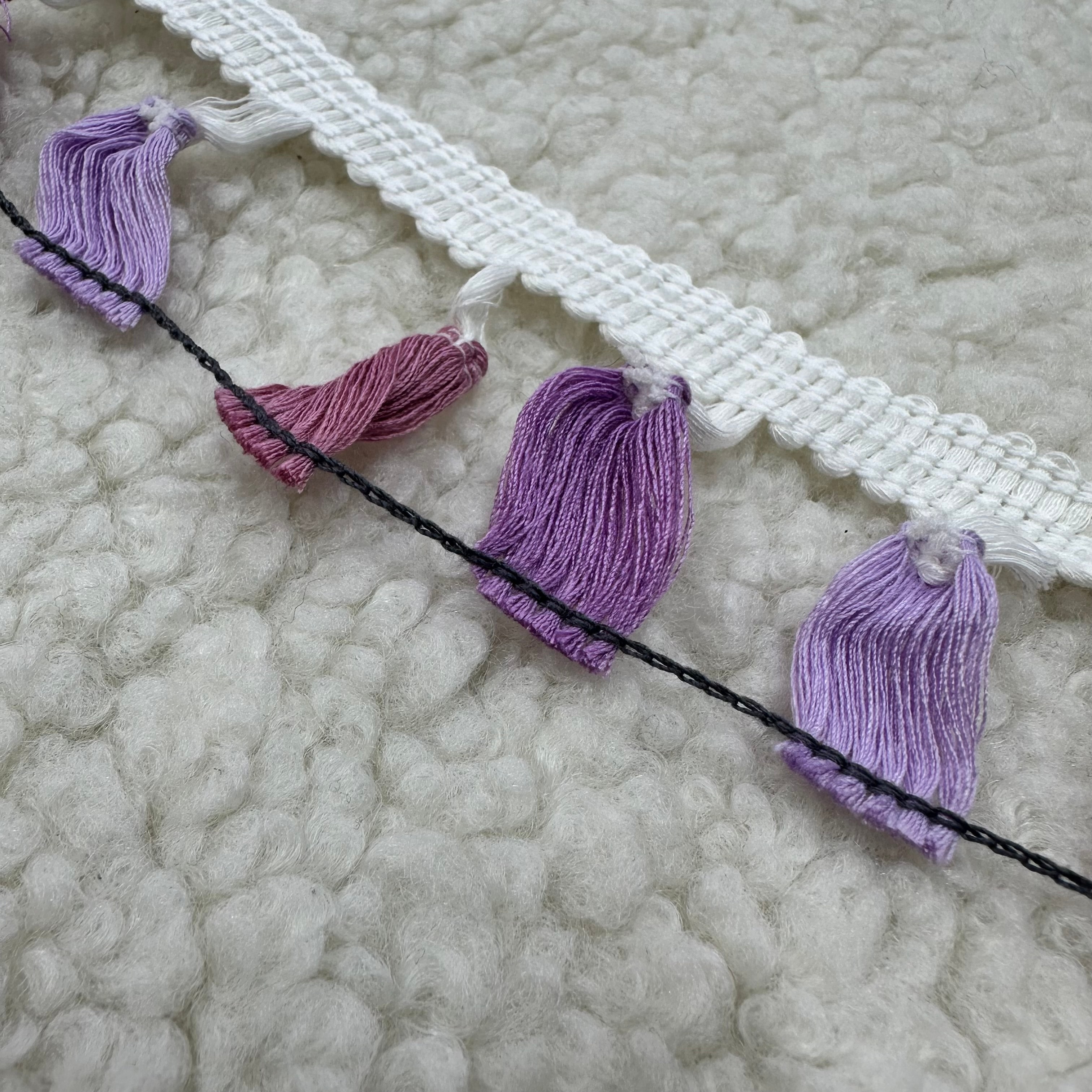 Beyaz Lila Şerit Püskül Pamuklu Kopanaki