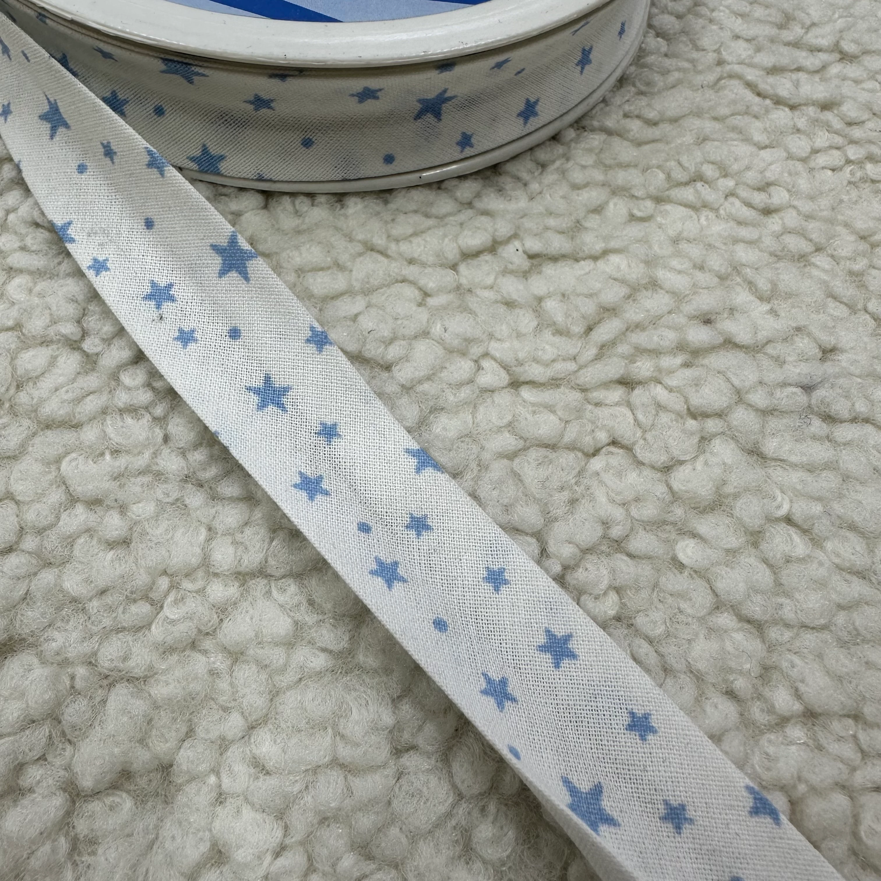 Beyaza Mavi Yıldız Biyetex Koton Biye 2 Cm