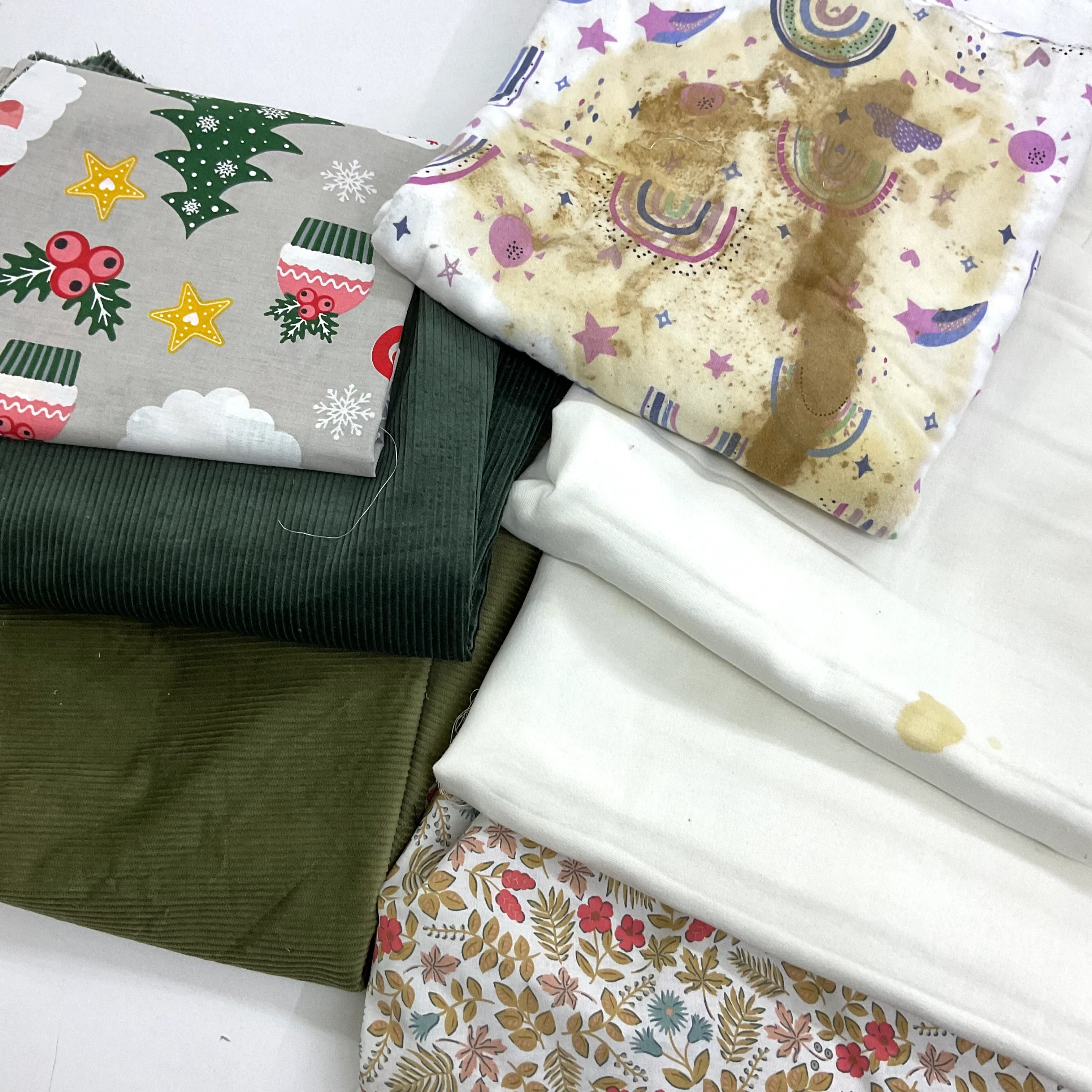 No:30 Defolu Karışık Parça Kumaşlar 2200 gr