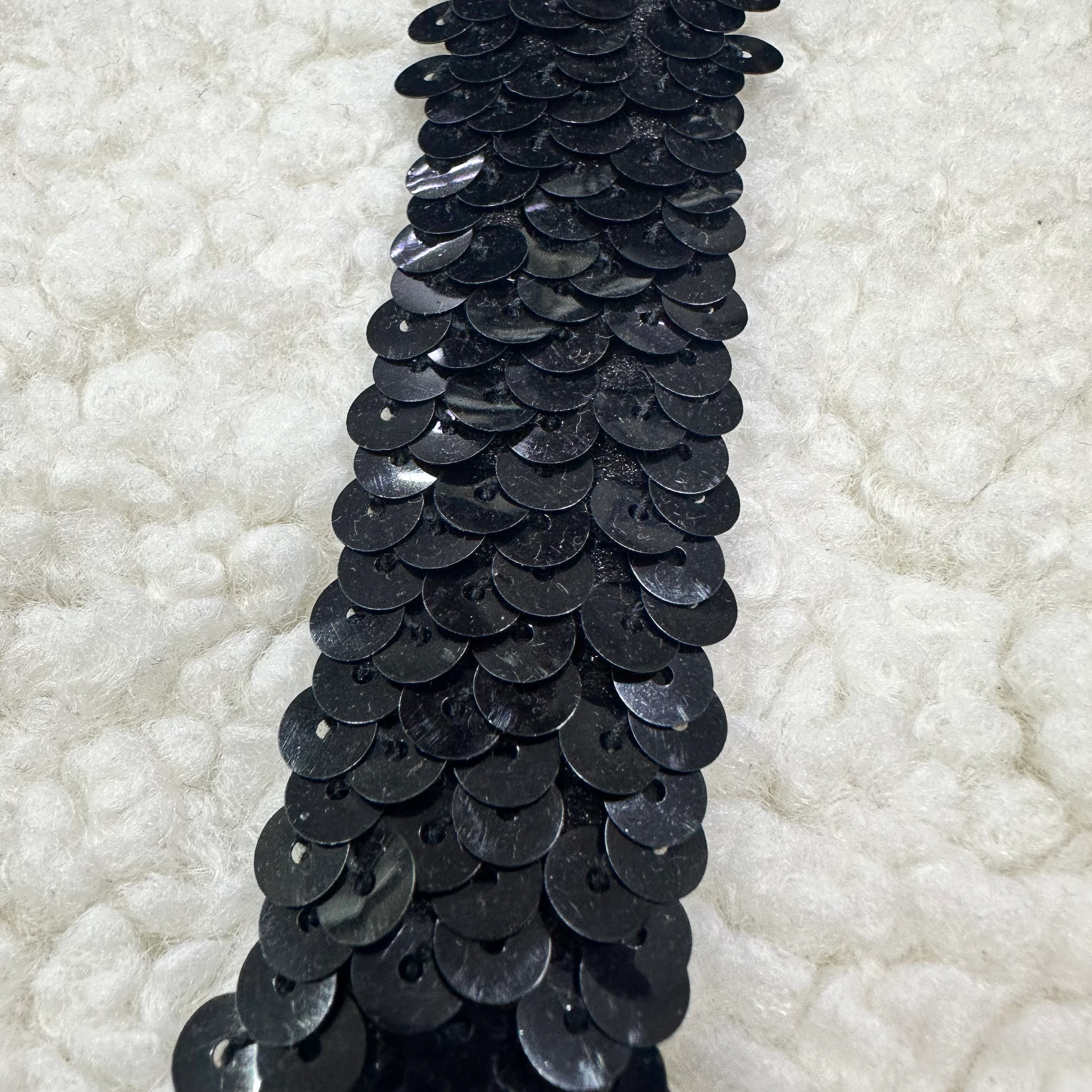 Siyah Lastikli Pullu İnce Harç Biye