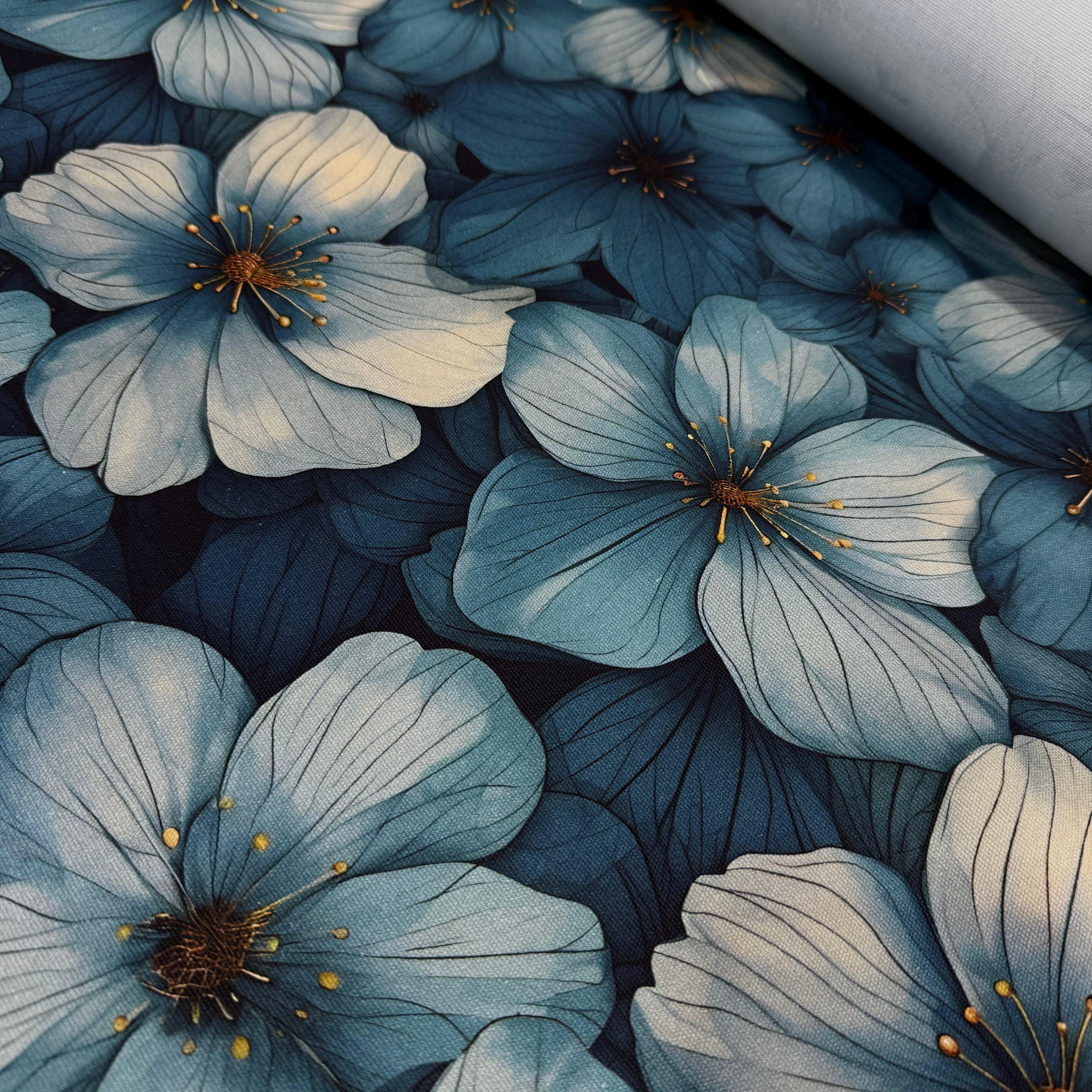 Hafif Defolu Mavi Menekşeler İntaşlar Markalı Kanvas Kumaş