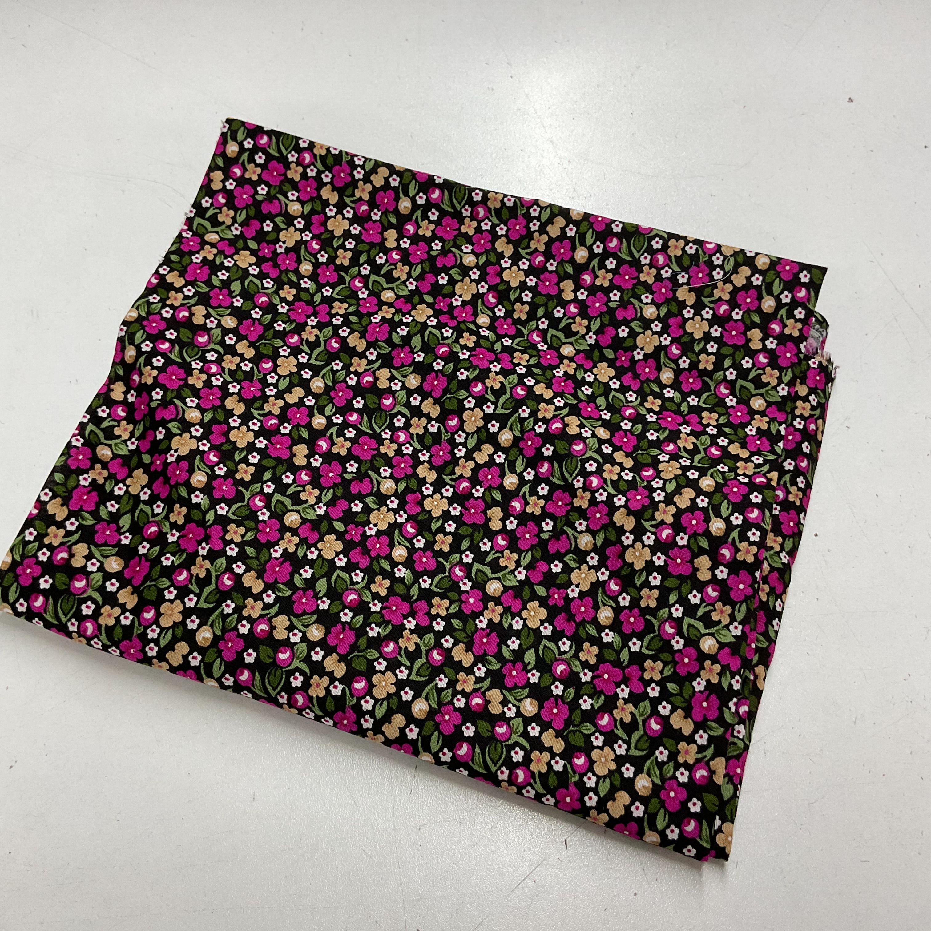 Çiçek 100*90 Cm Parça Basma Poplin Kumaş