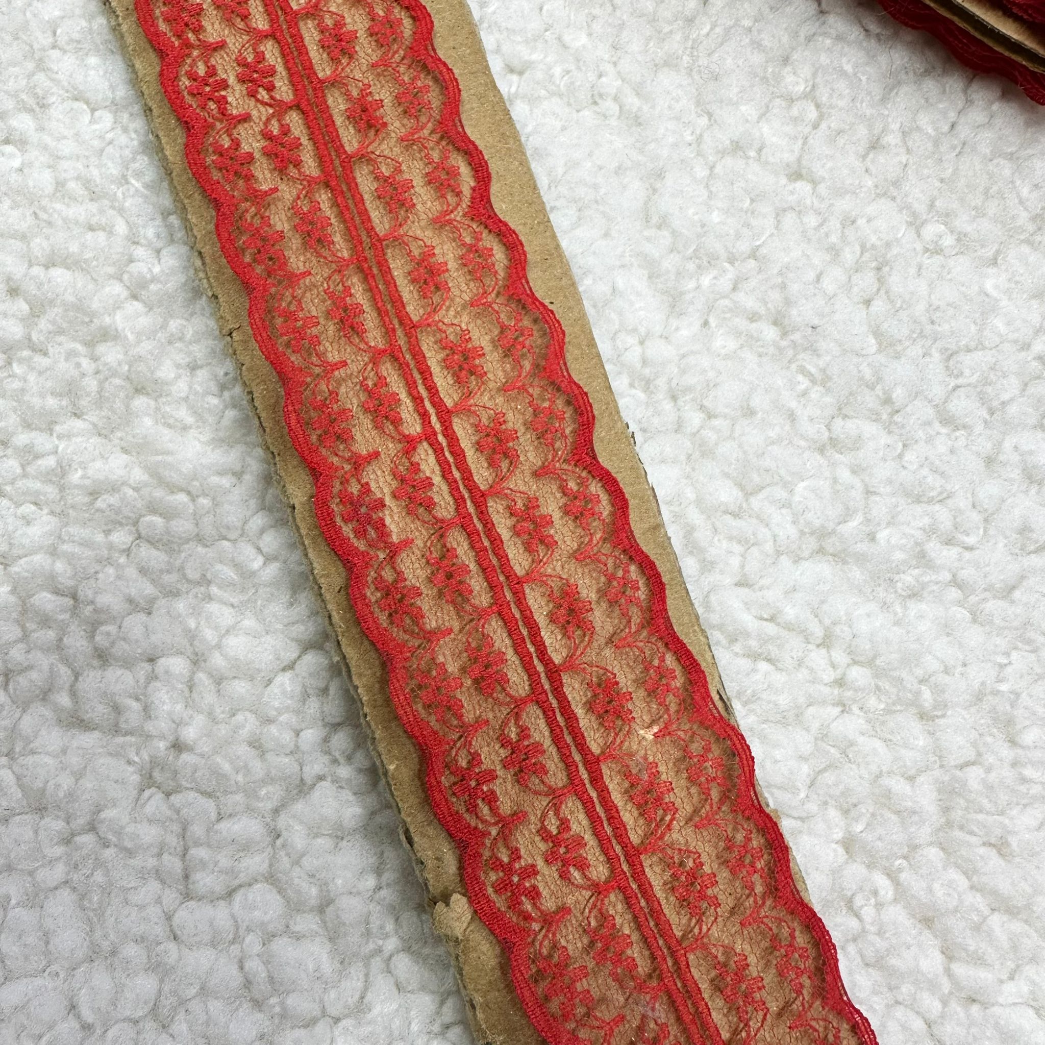 Kırmızı Çift Taraflı Dantel Güpür Top