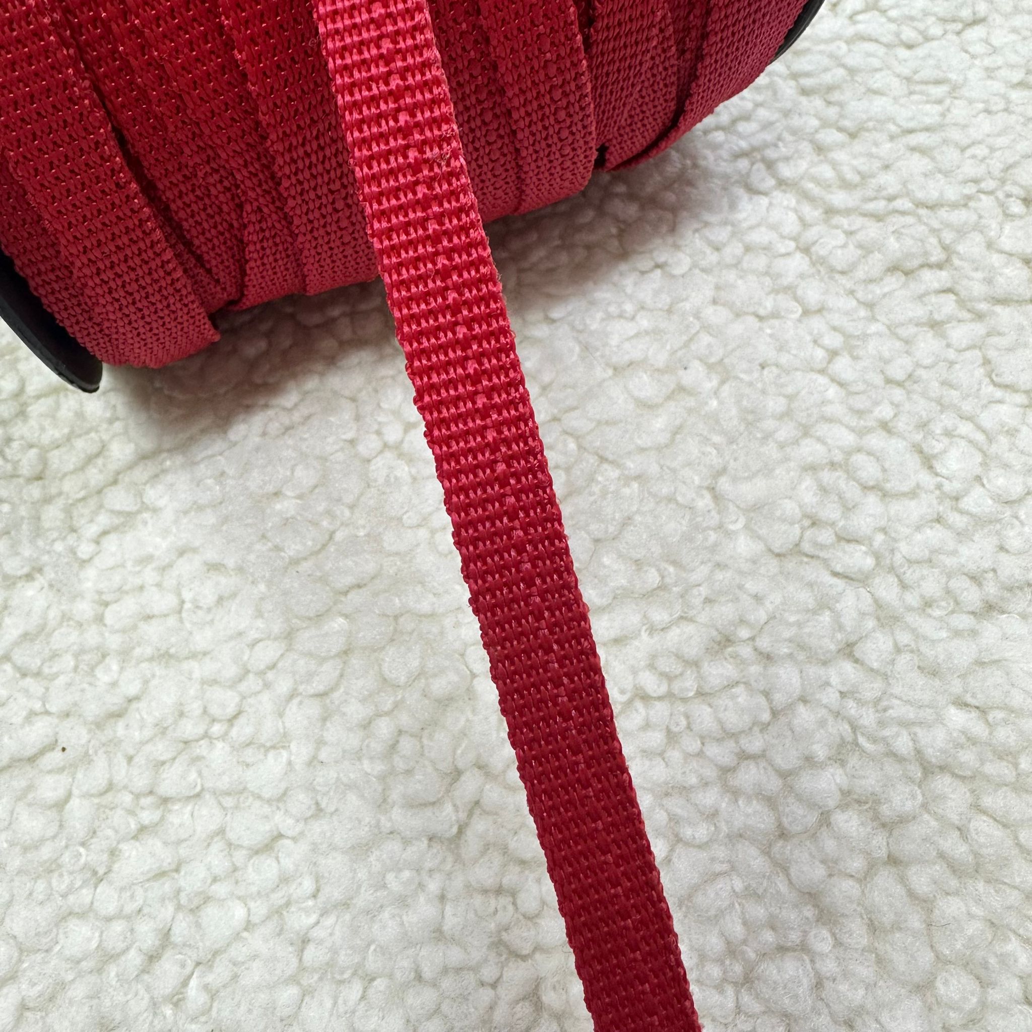 Kırmızı 1 Cm Polyester Kolon Top