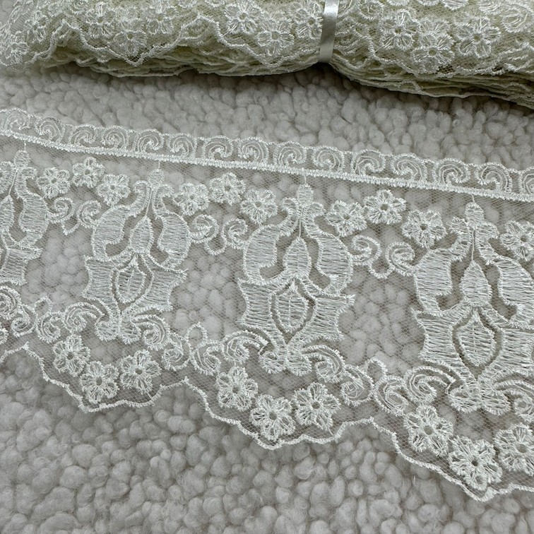 Krem Damask Dantel Kenar Top Güpür