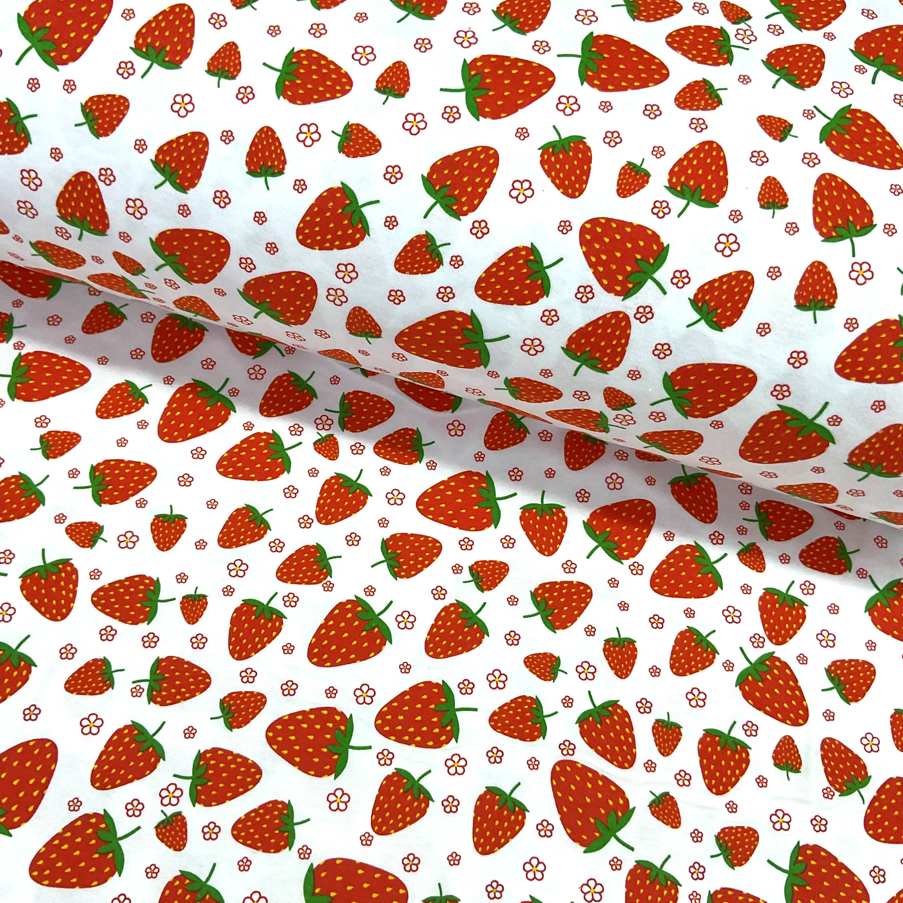 Çiçekli Çilek Pazen Kumaş