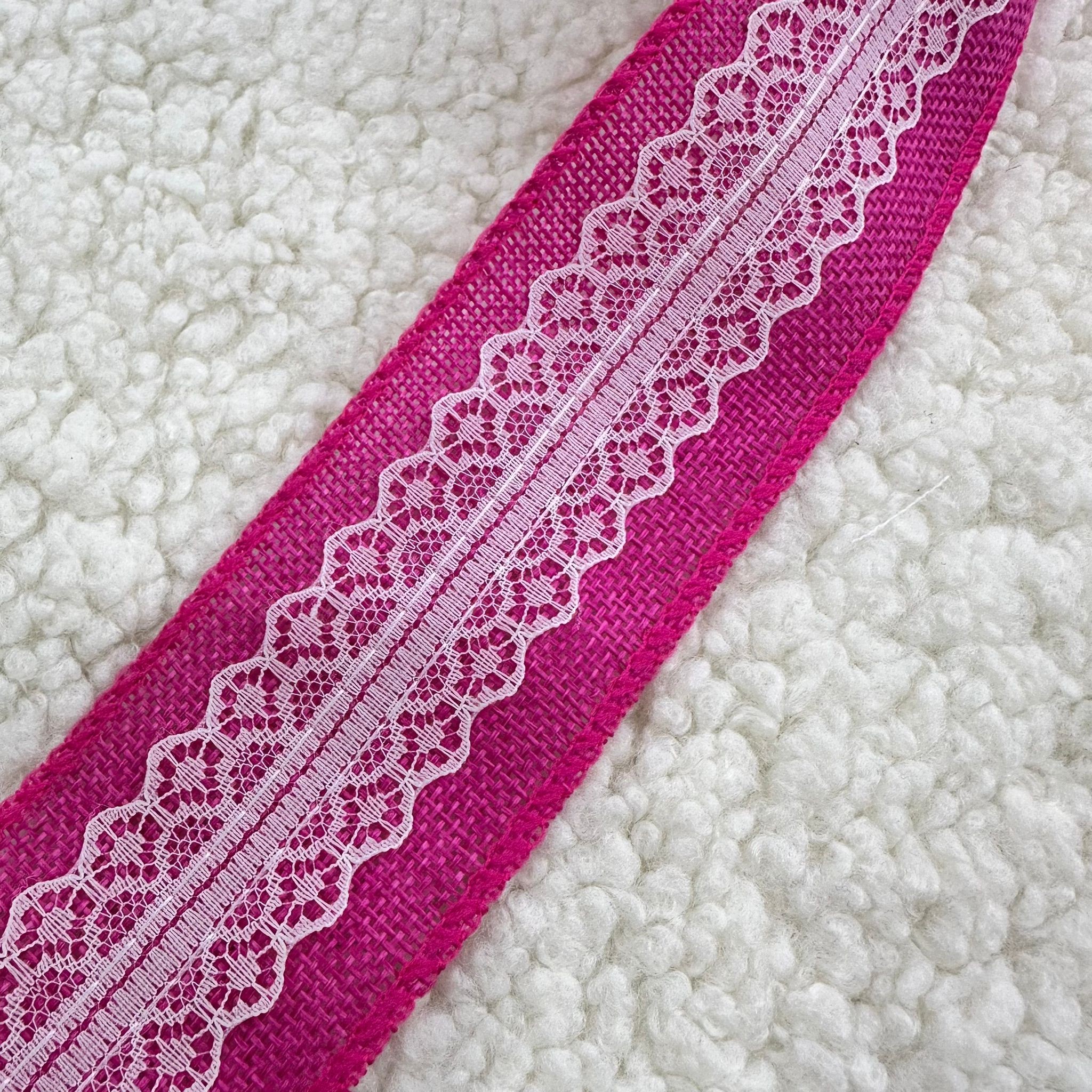 Dantelli Jüt Pembe Desenli Şerit Top