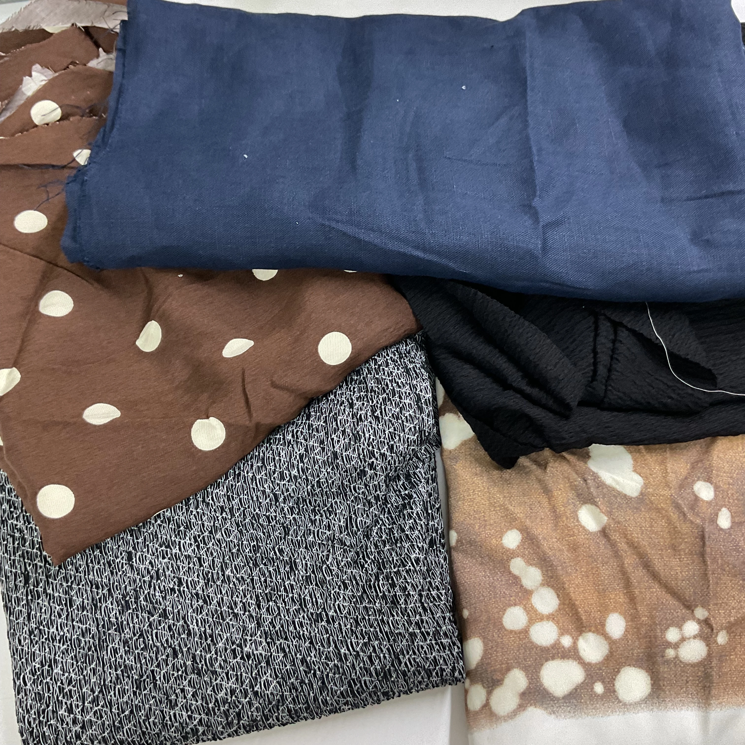 No:7 Defolu Karışık Parça Kumaşlar 1000 gr