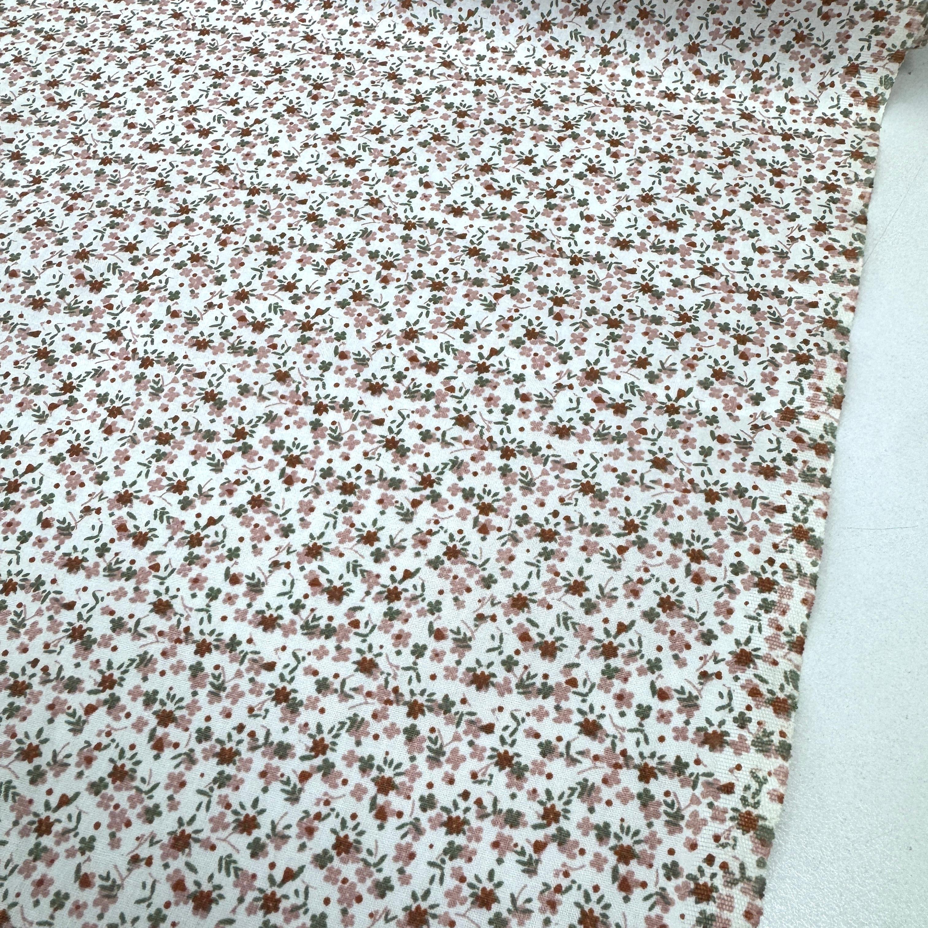 Ufak Kır Çiçekleri Premium Poplin Kumaş