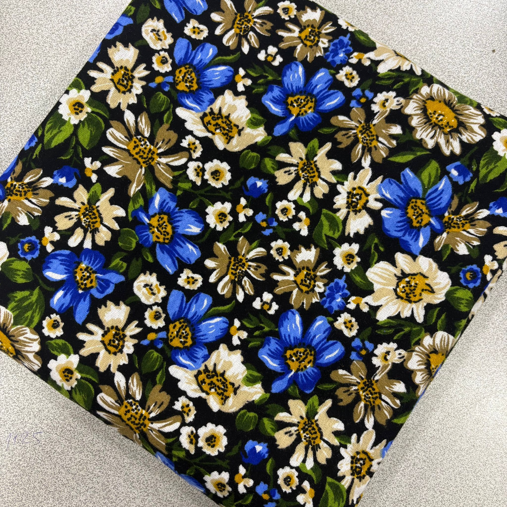 Desenli No:102 150*90 cm Parça Divitin Pazen Kumaş