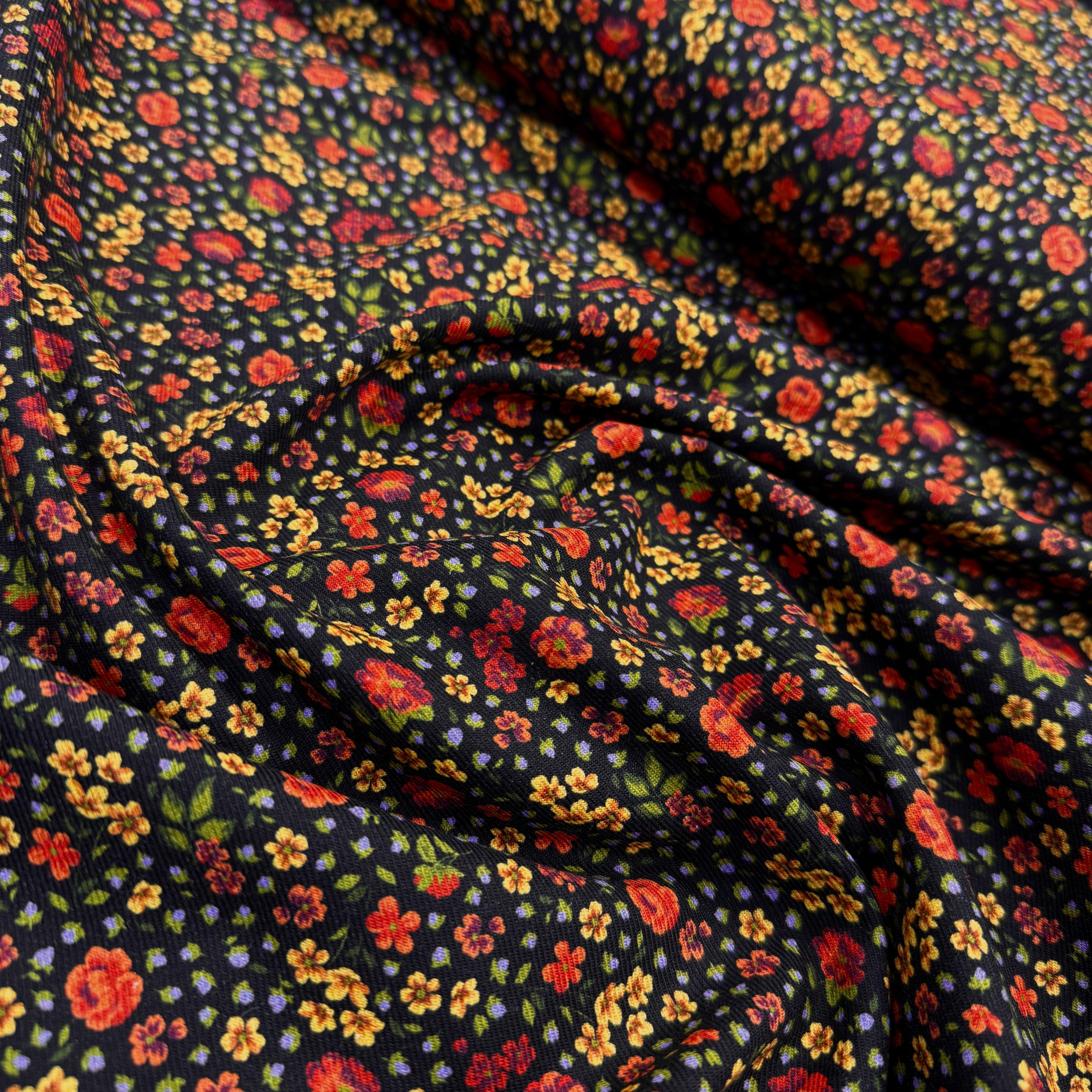 Serpme Çiçekler İntaşlar Markalı Flannel Pazen Kumaş - Siyah