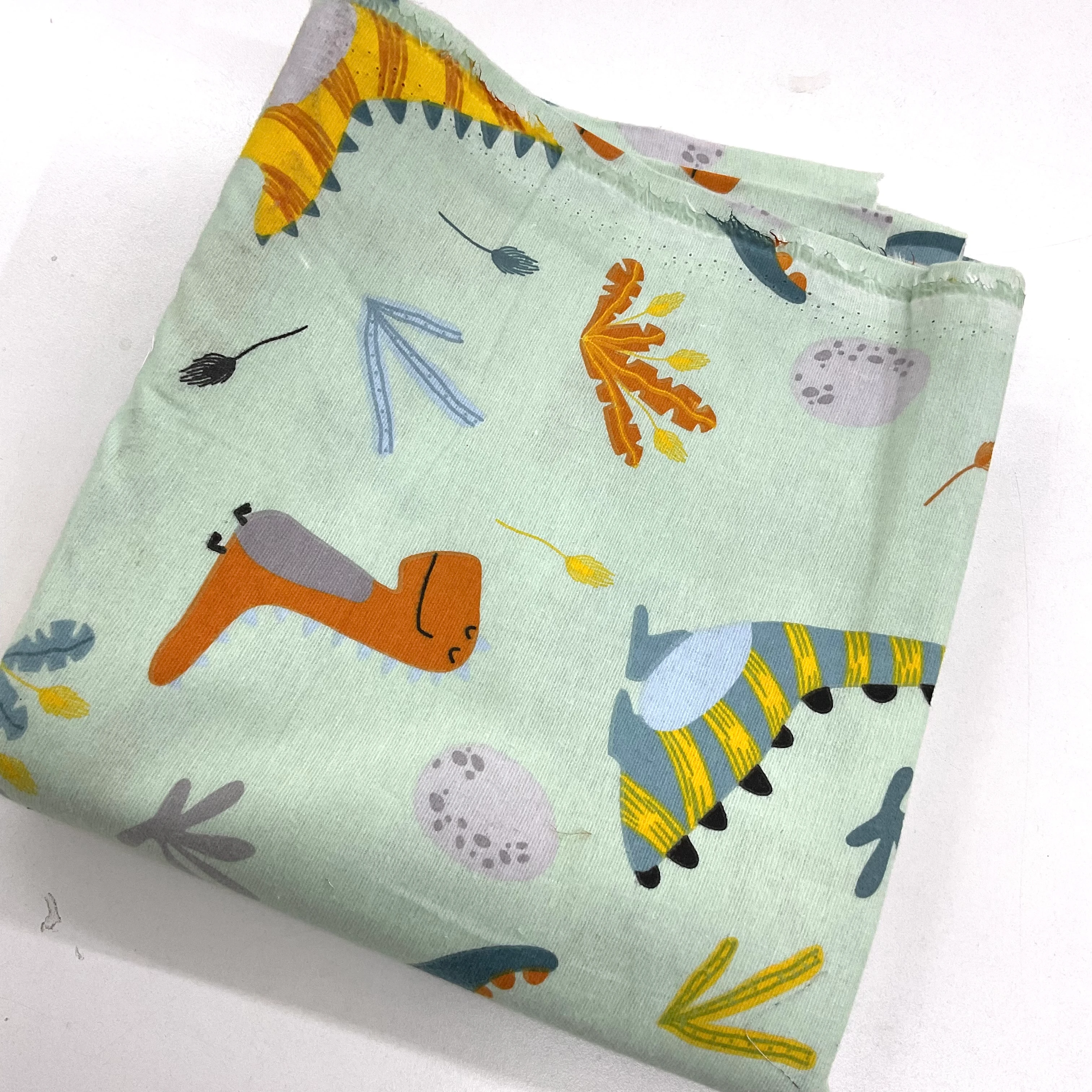 Tatlı Dinazor 100*240 Cm Parça Pazen Kumaş 