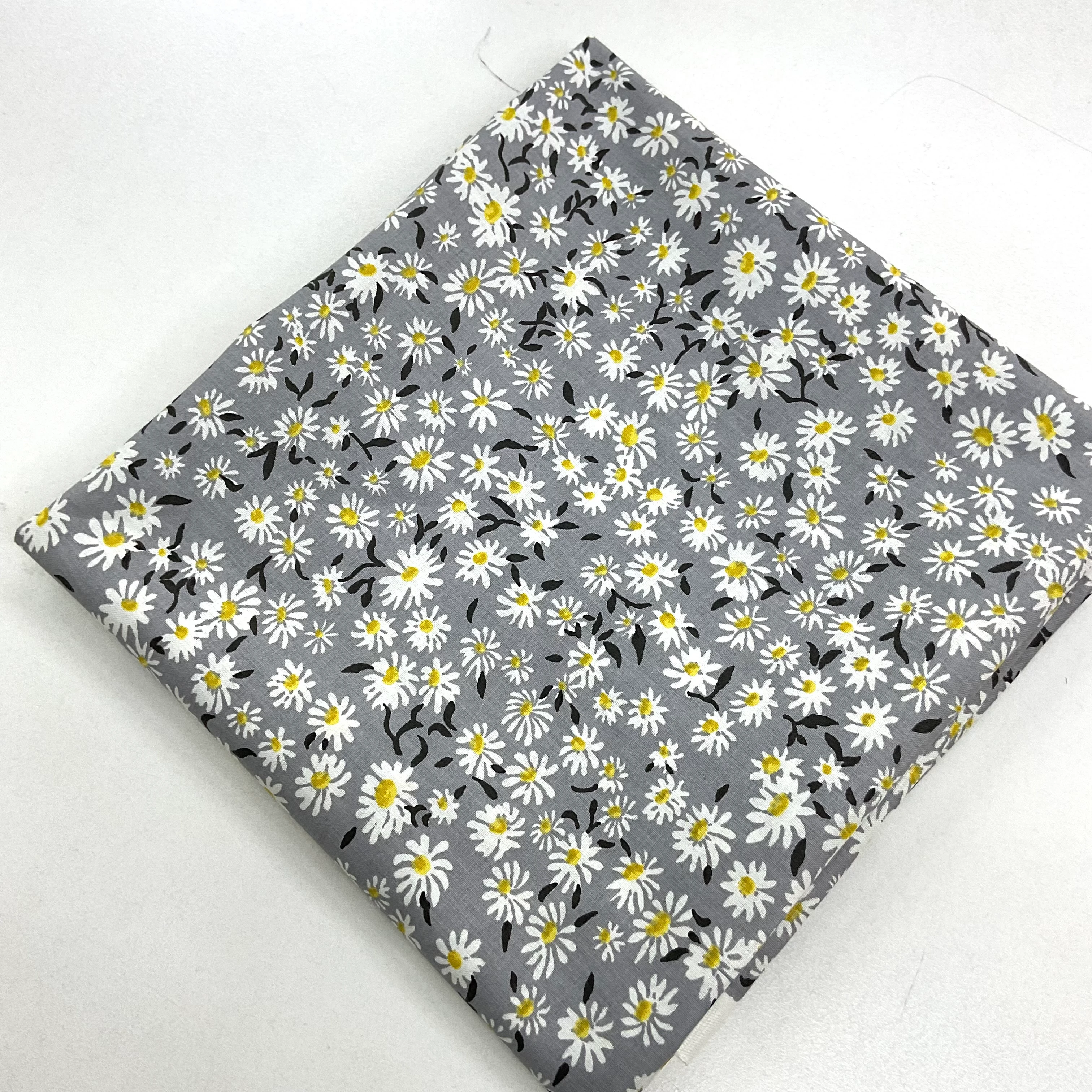 Gri Papatya 50*50 Cm Parça Poplin Kumaş