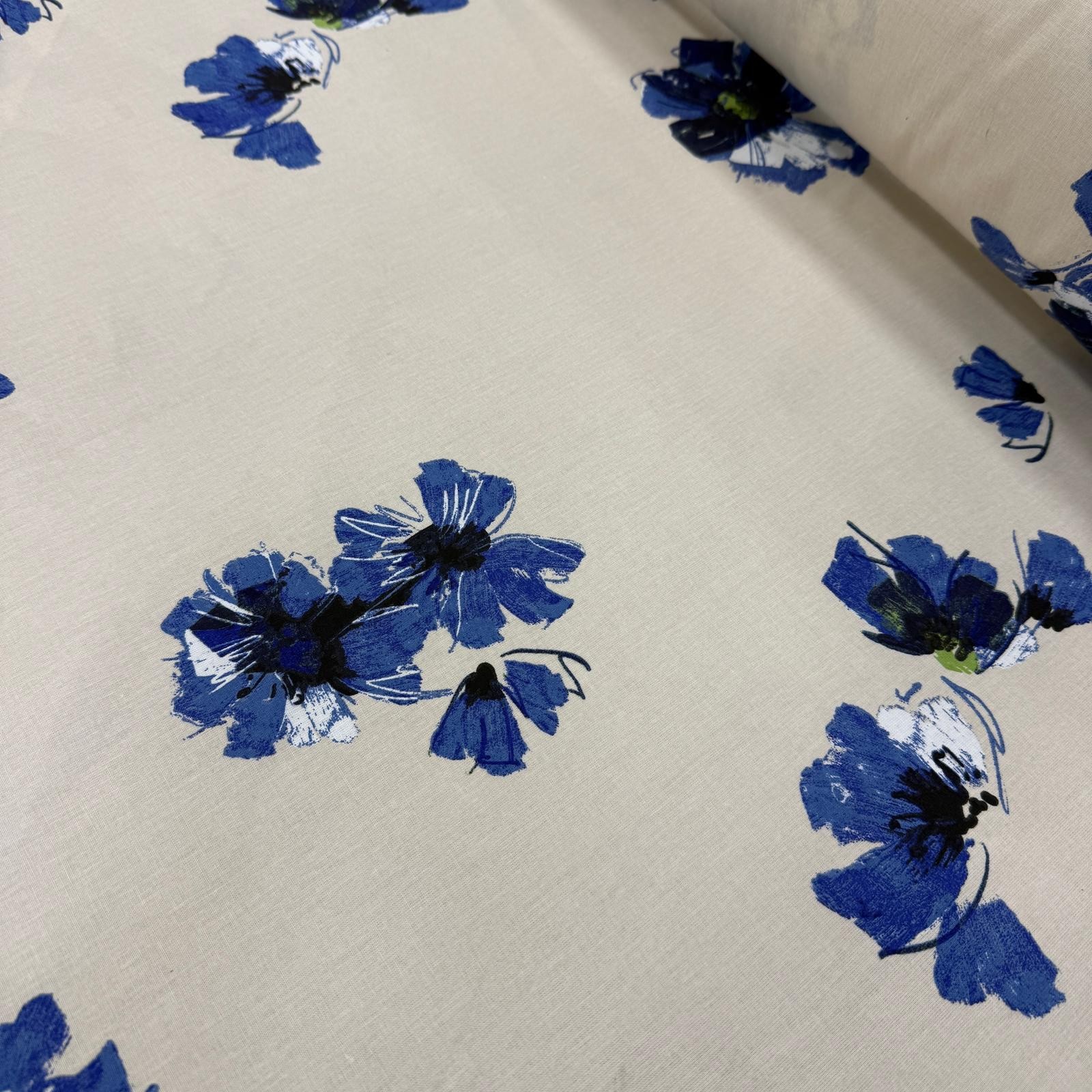 Kreme Mavi Çiçekler Premium Poplin Kumaş