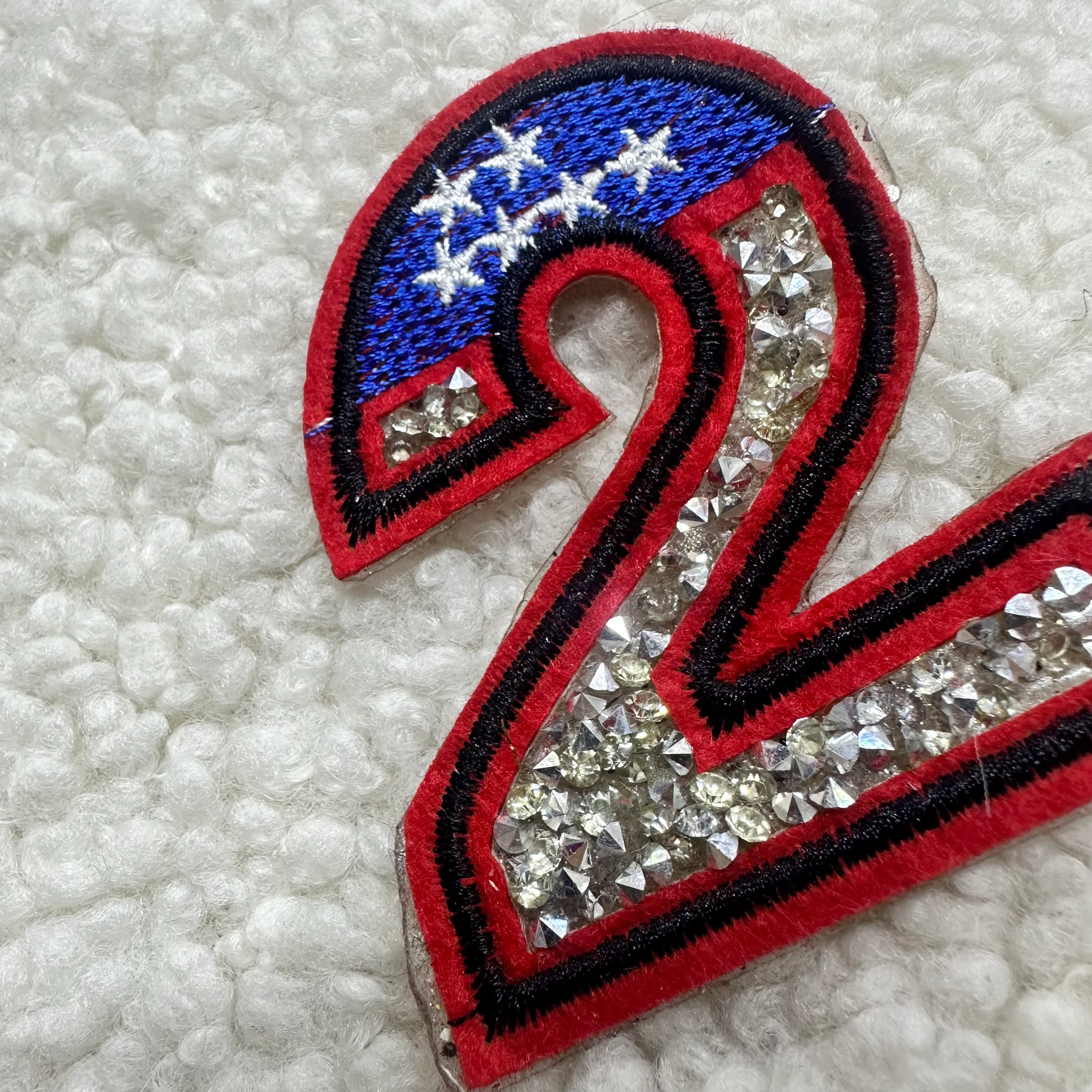 Kırmızı İki Taşlı Arma