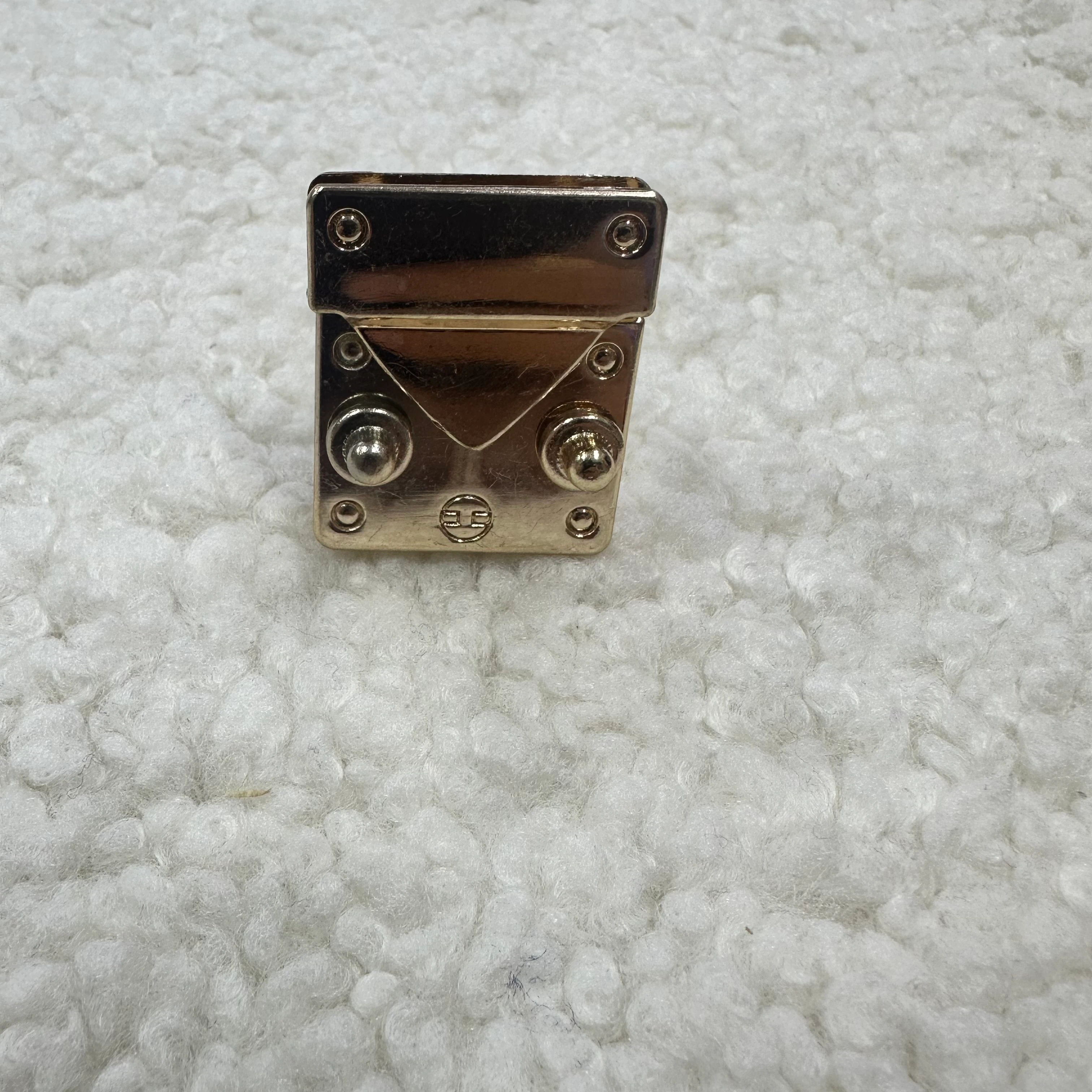 Geçmeli Çanta Kilidi Klipsi Gold