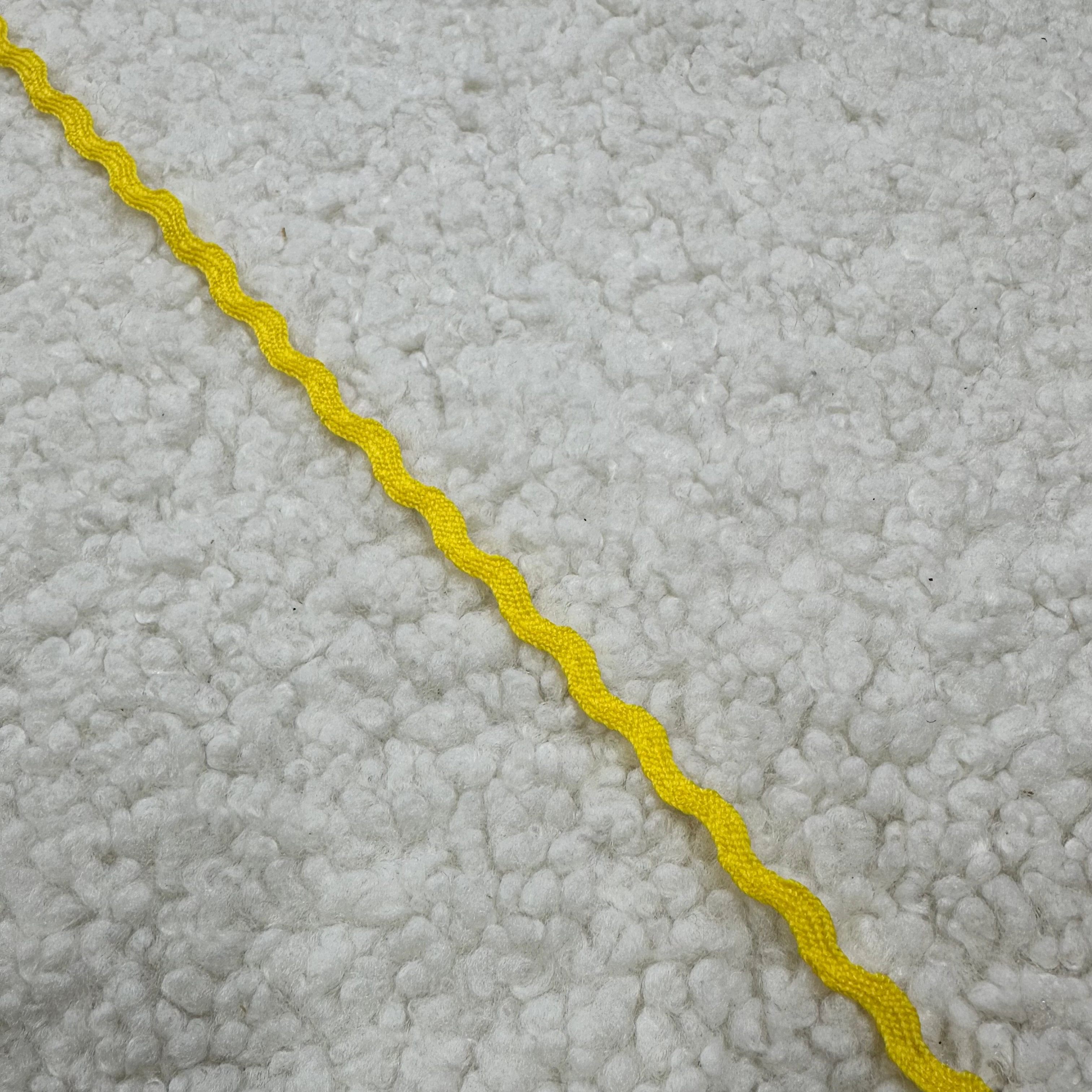 Koyu Sarı Su Taşı