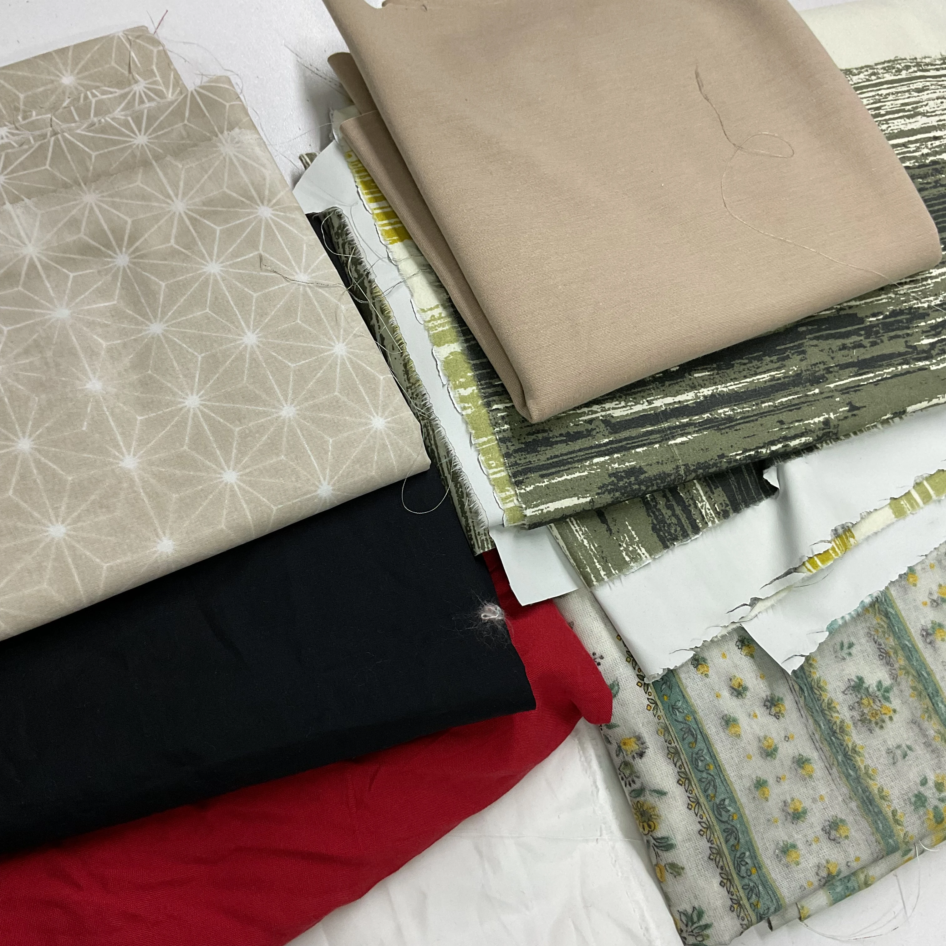 No:56 Defolu Karışık Parça Kumaşlar 1000 gr