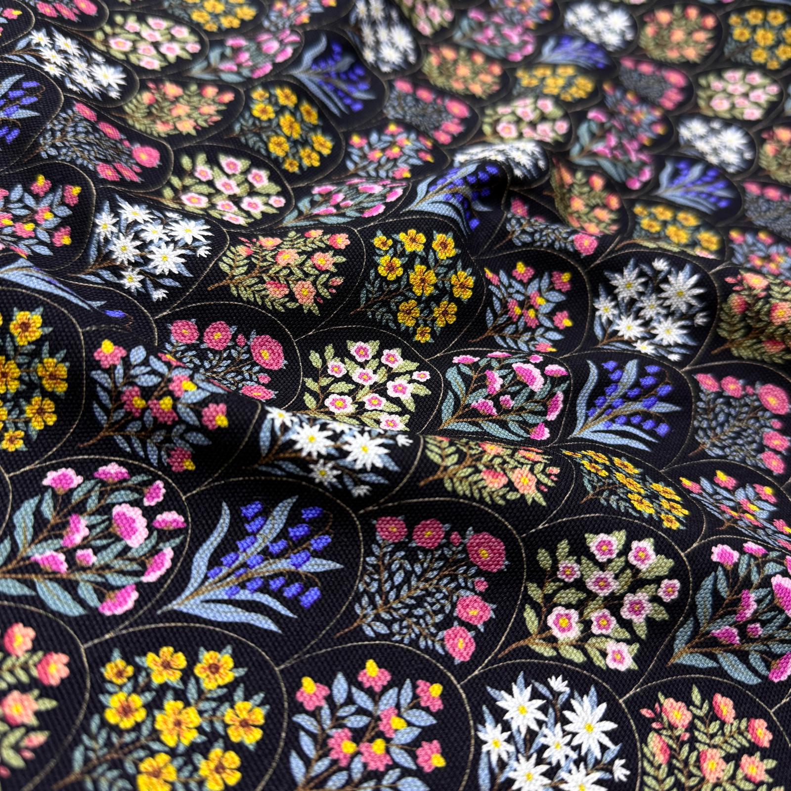 Kara Demetler İntaşlar Markalı Kanvas Kumaş