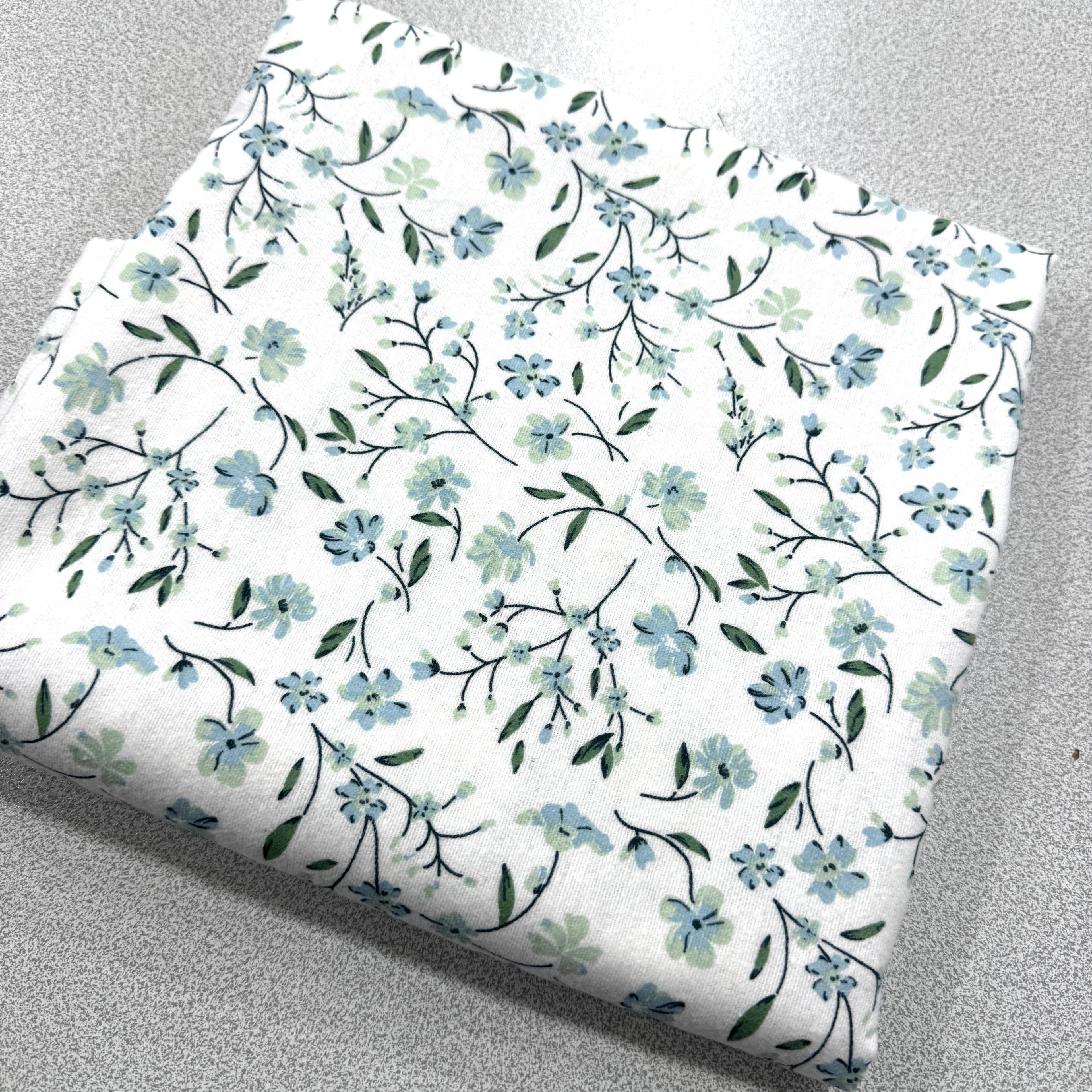 Beyaz Yeşil Mint Çiçekler 200*90 Cm Parça Divitin Pazen Kumaş