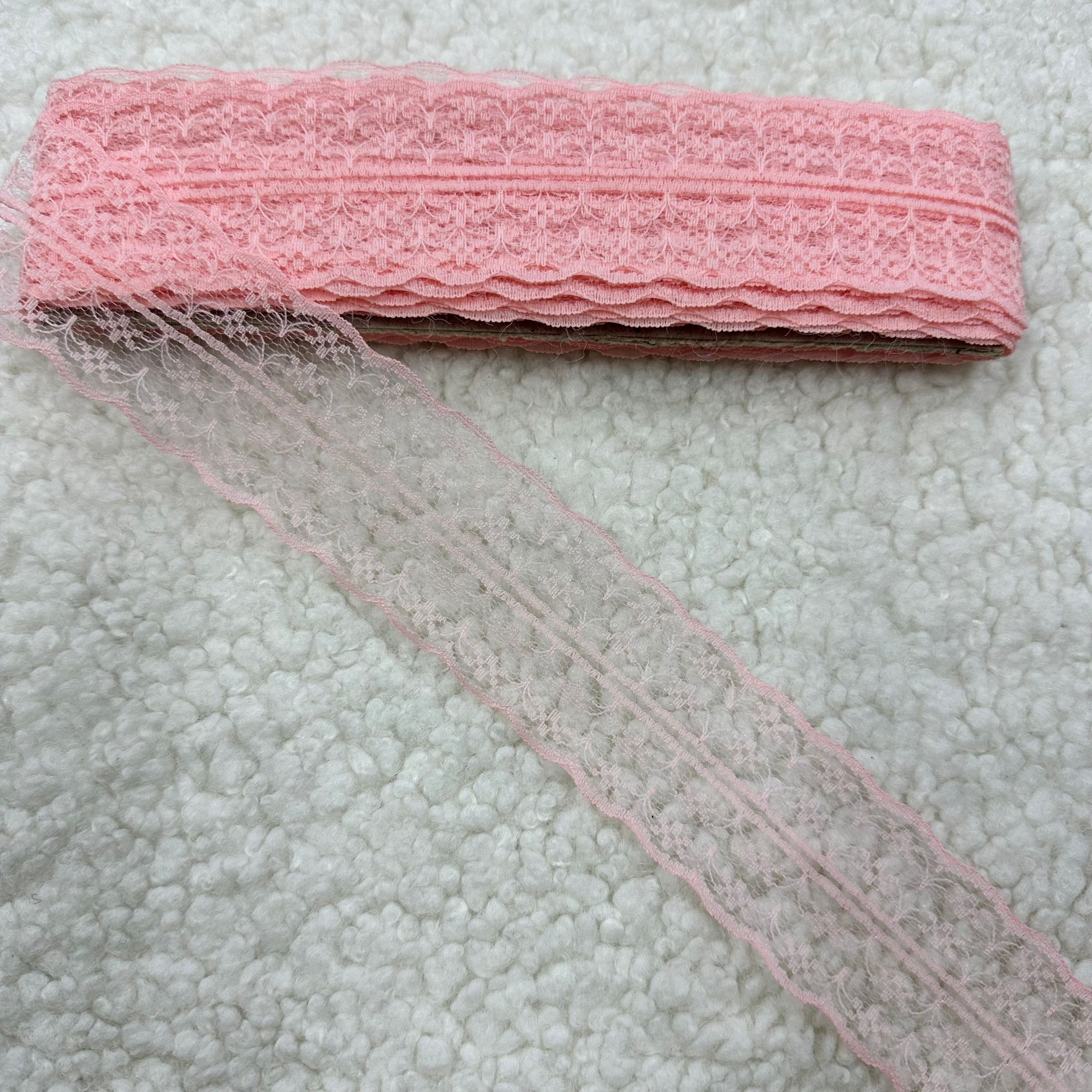 Yavruağzı Çift Taraflı Dantel Güpür Top