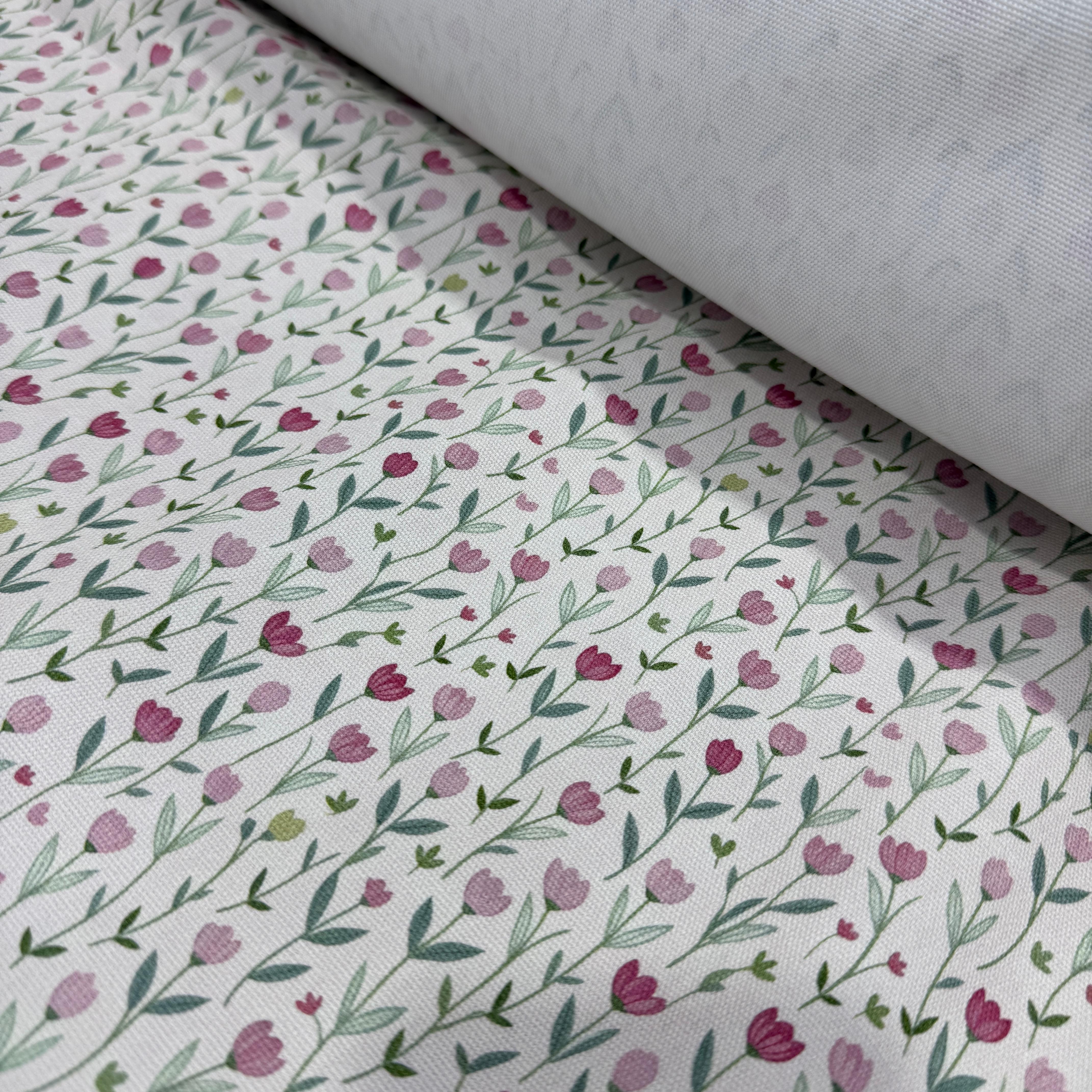 Pembe Çiçekler İntaşlar Markalı Kanvas Kumaş