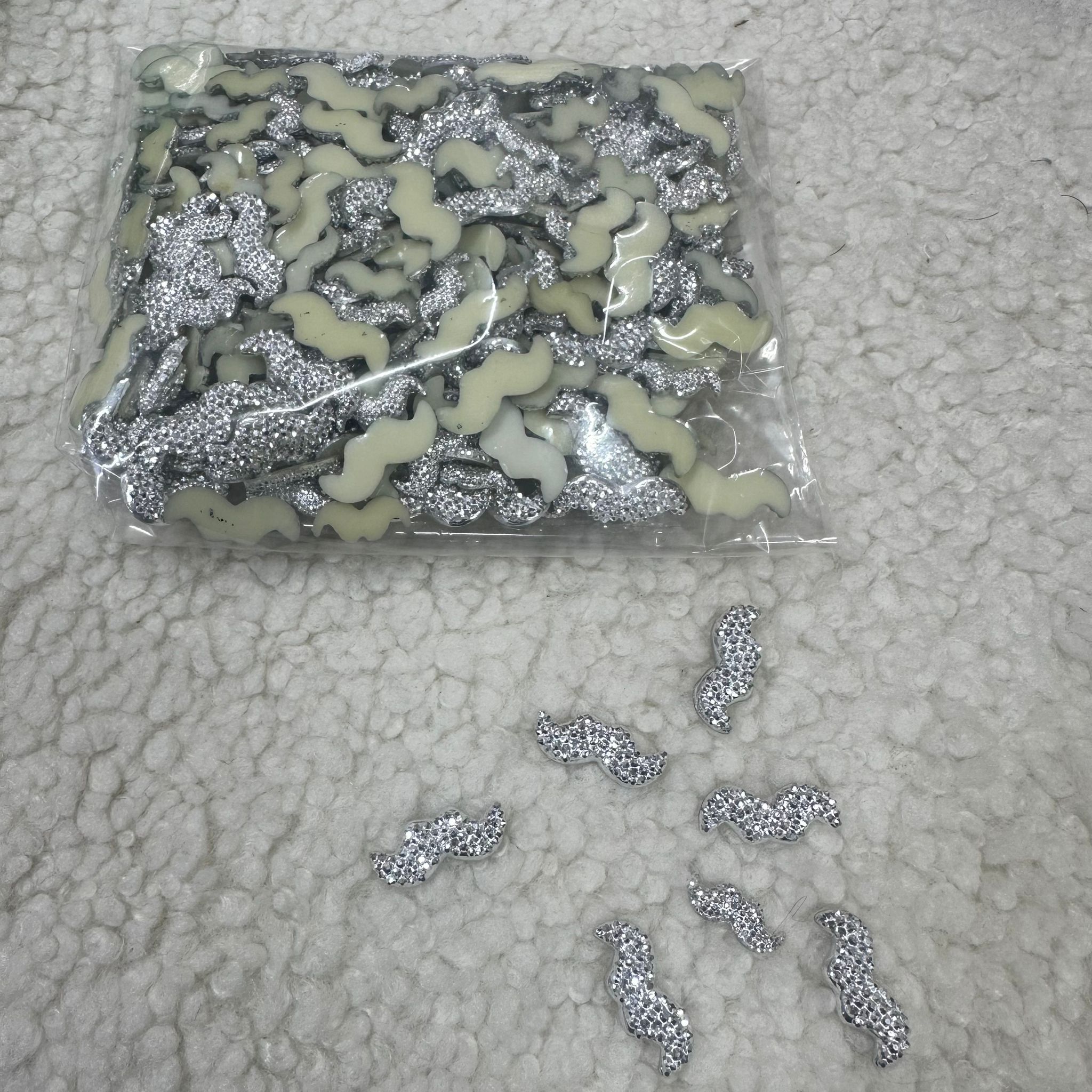 Gümüş Bıyık Mika Süs Paket