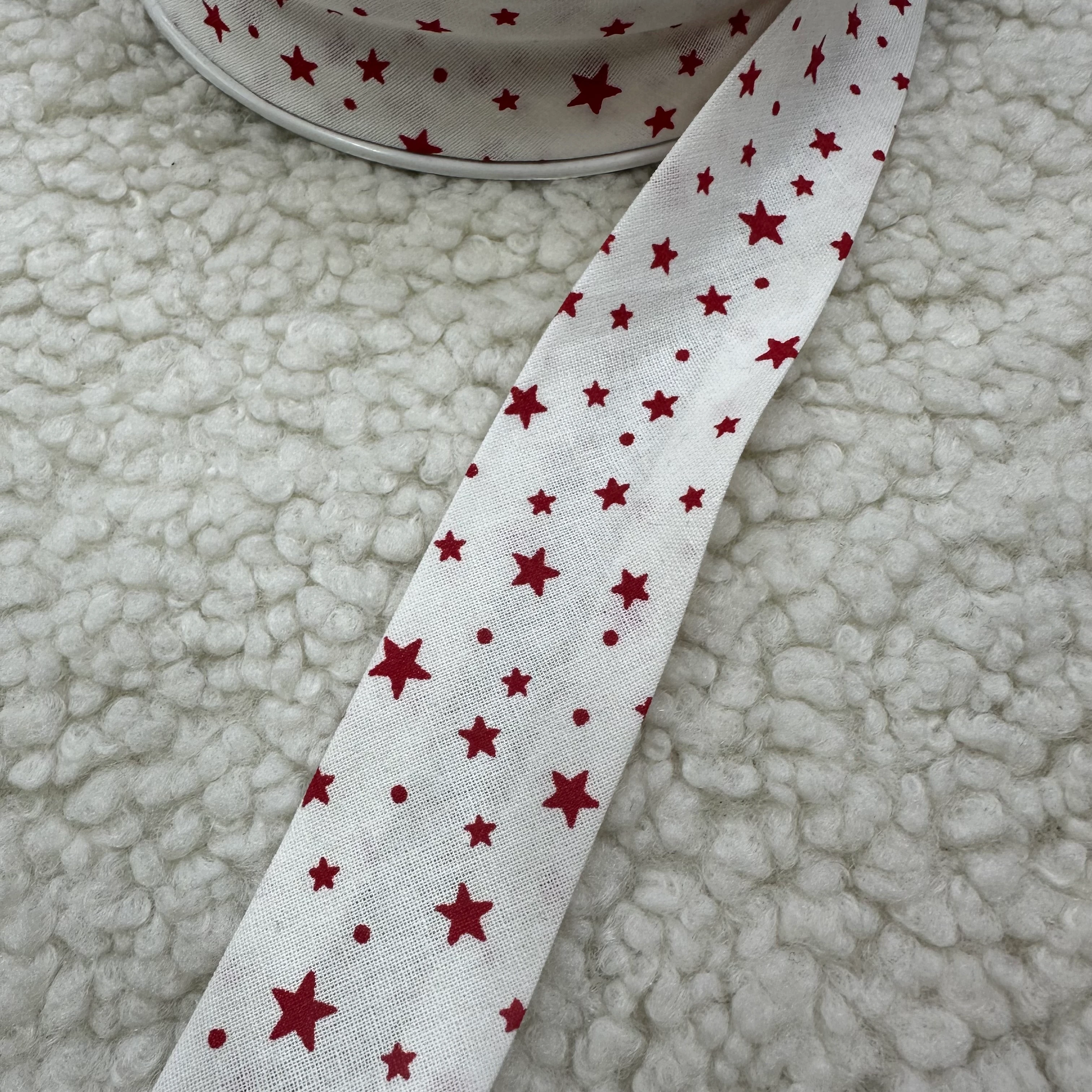 Beyaza Kırmızı Yıldız Biyetex Koton Biye 3 Cm