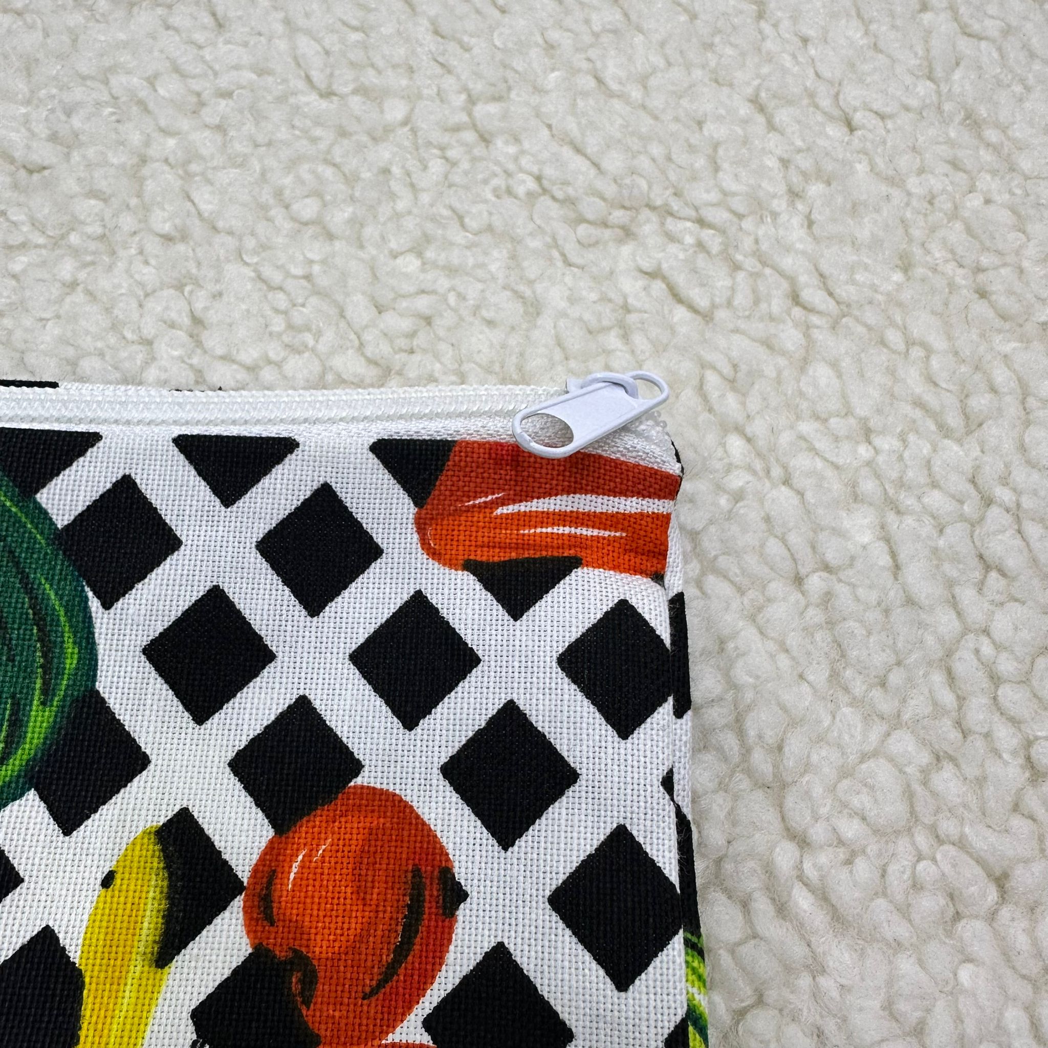 Meyveler Siyah 40*40 Fermuarlı Kırlent