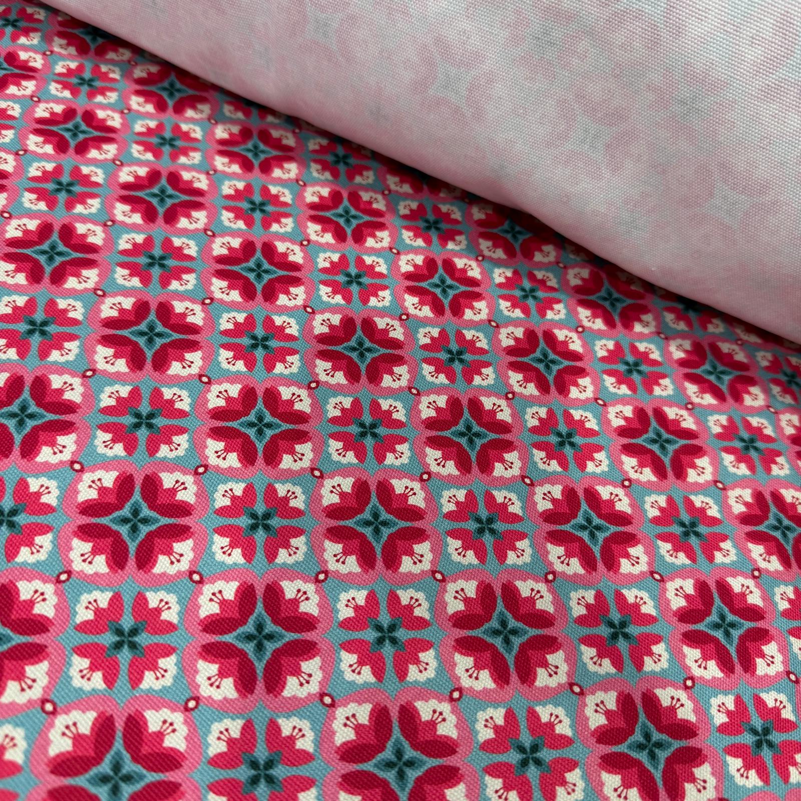 Dörtlü Çiçekler İntaşlar Markalı Kanvas Kumaş