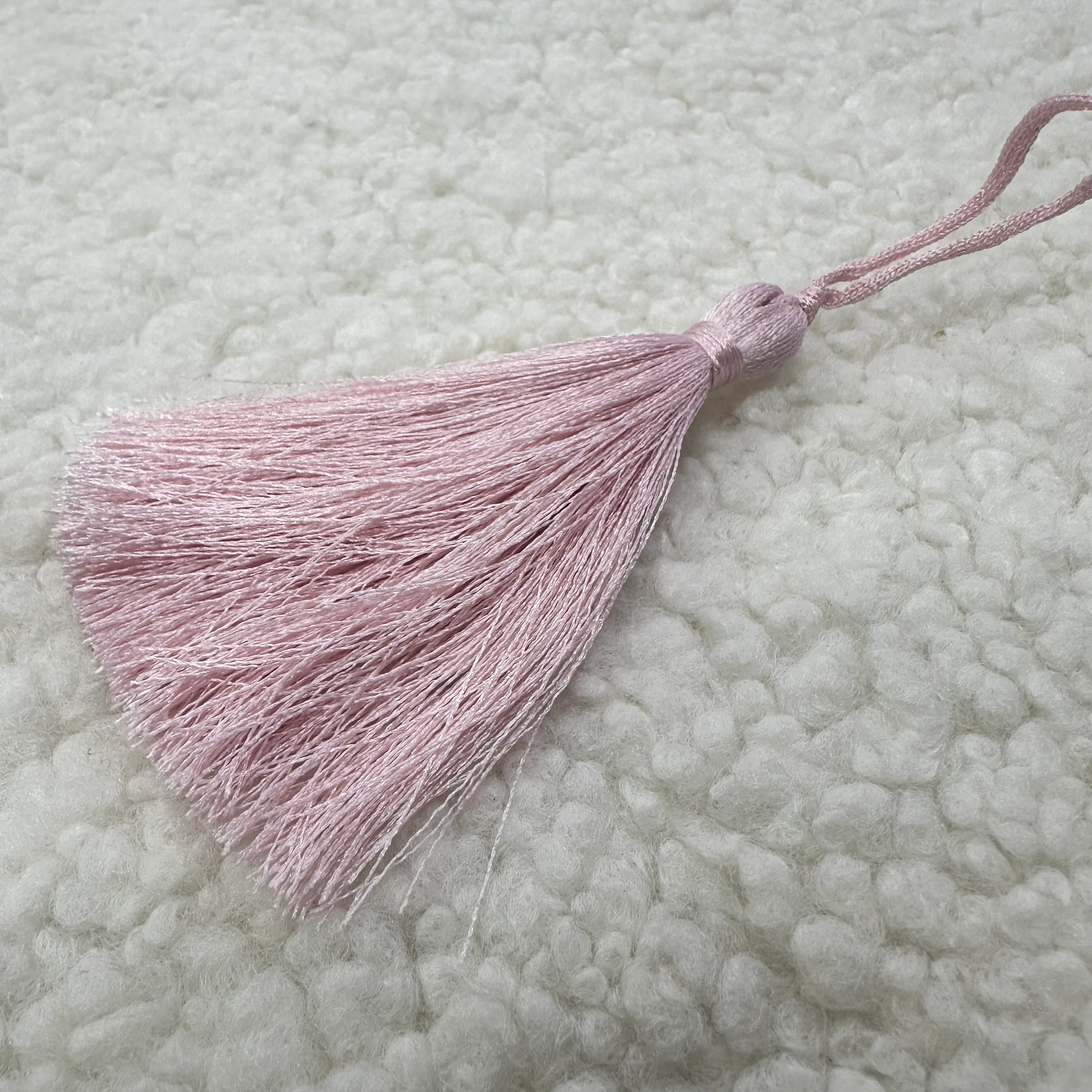 Toz Pembe Rengi Püskül