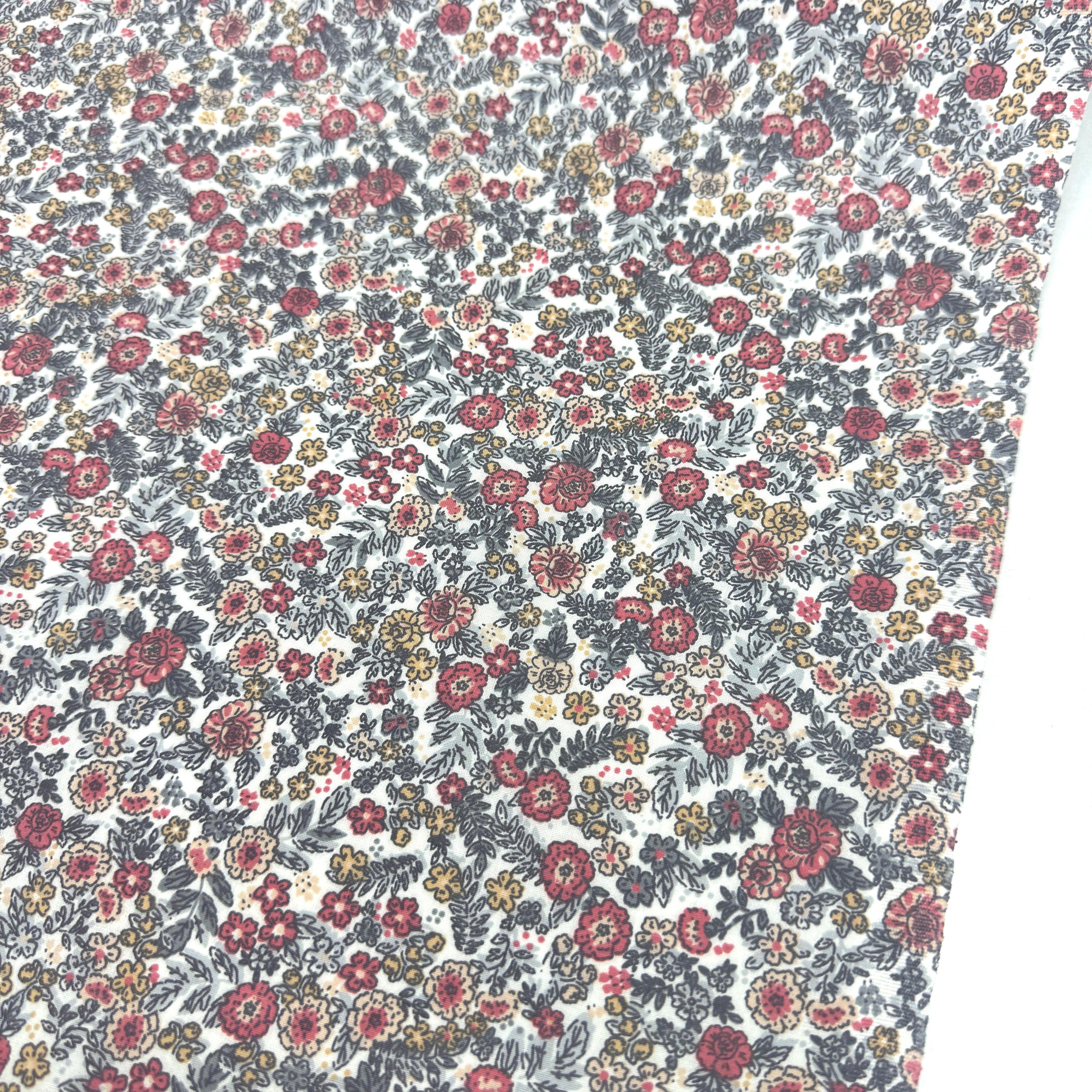 Minik Çiçekli Bahçe Premium Poplin Kumaş