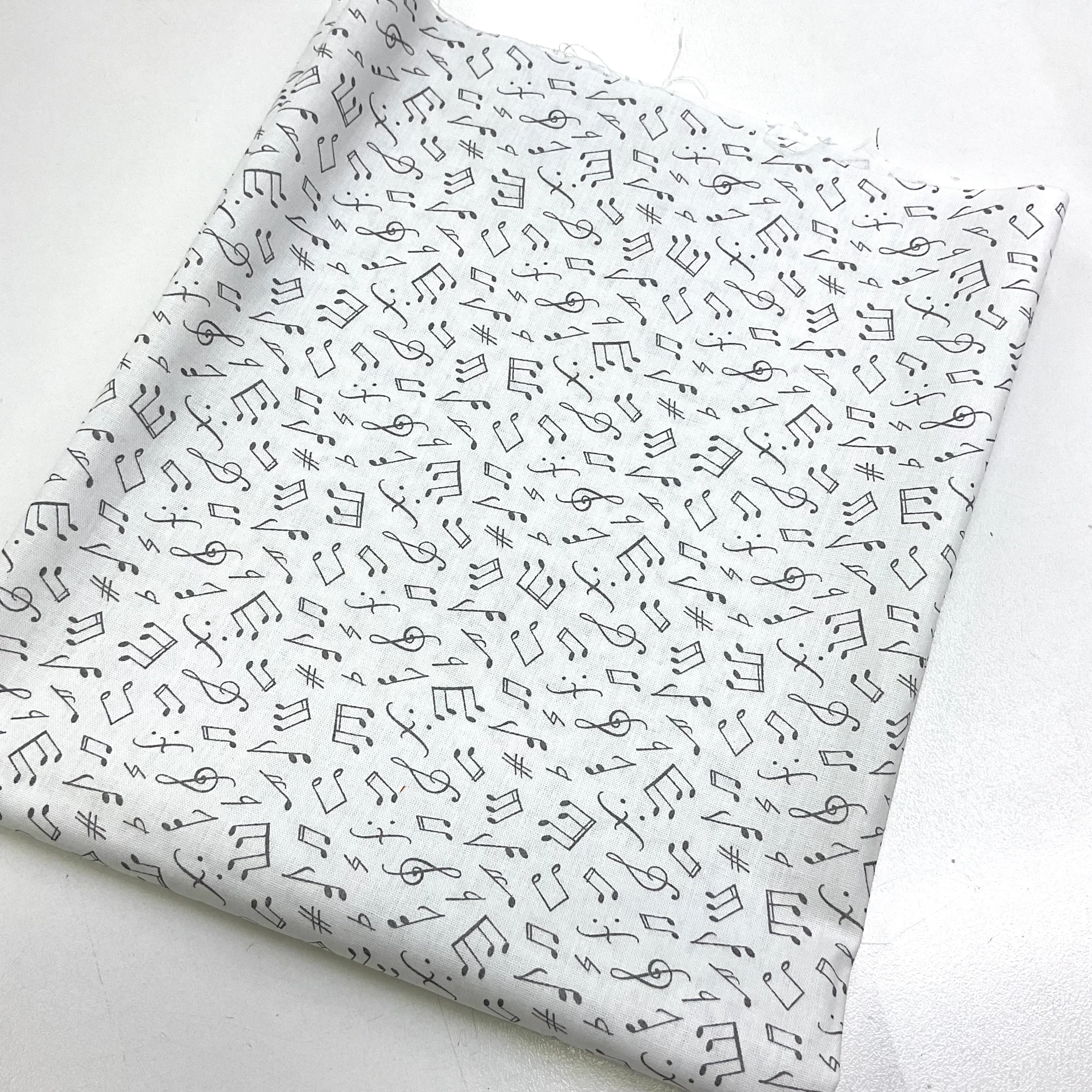 Beyaz Notalar 50*80 Cm Parça Poplin Kumaş