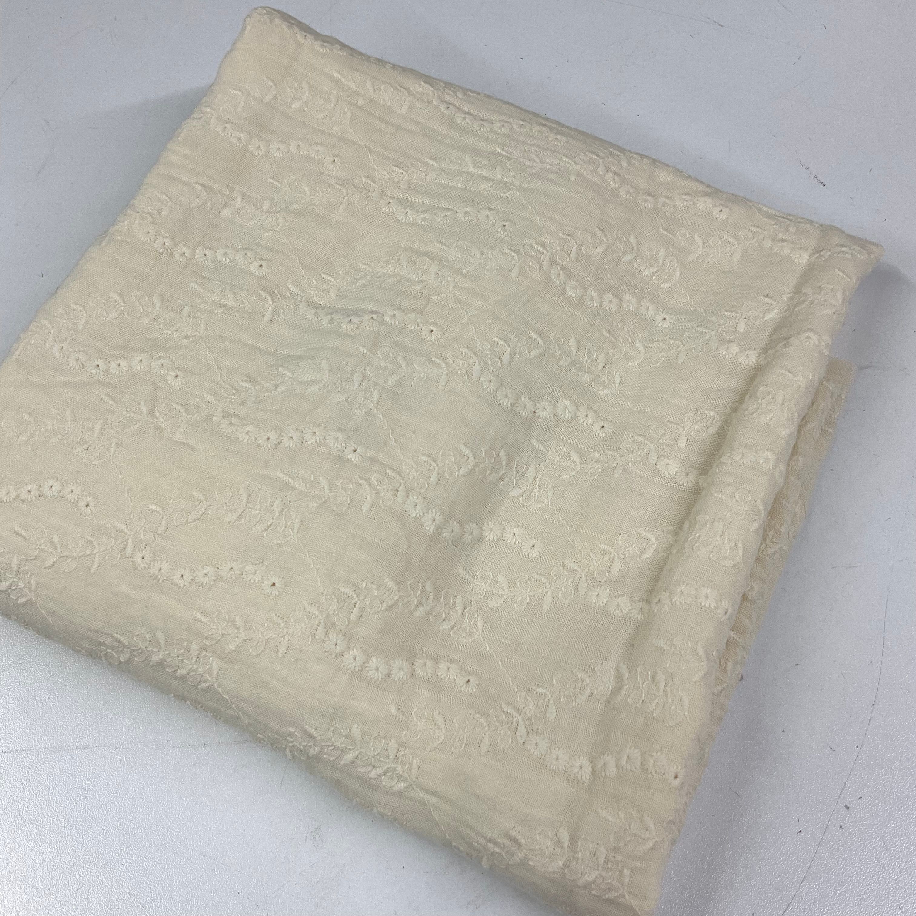 Krem Nakışlı 80*150 cm Parça Bürümcük Müslin Kumaş