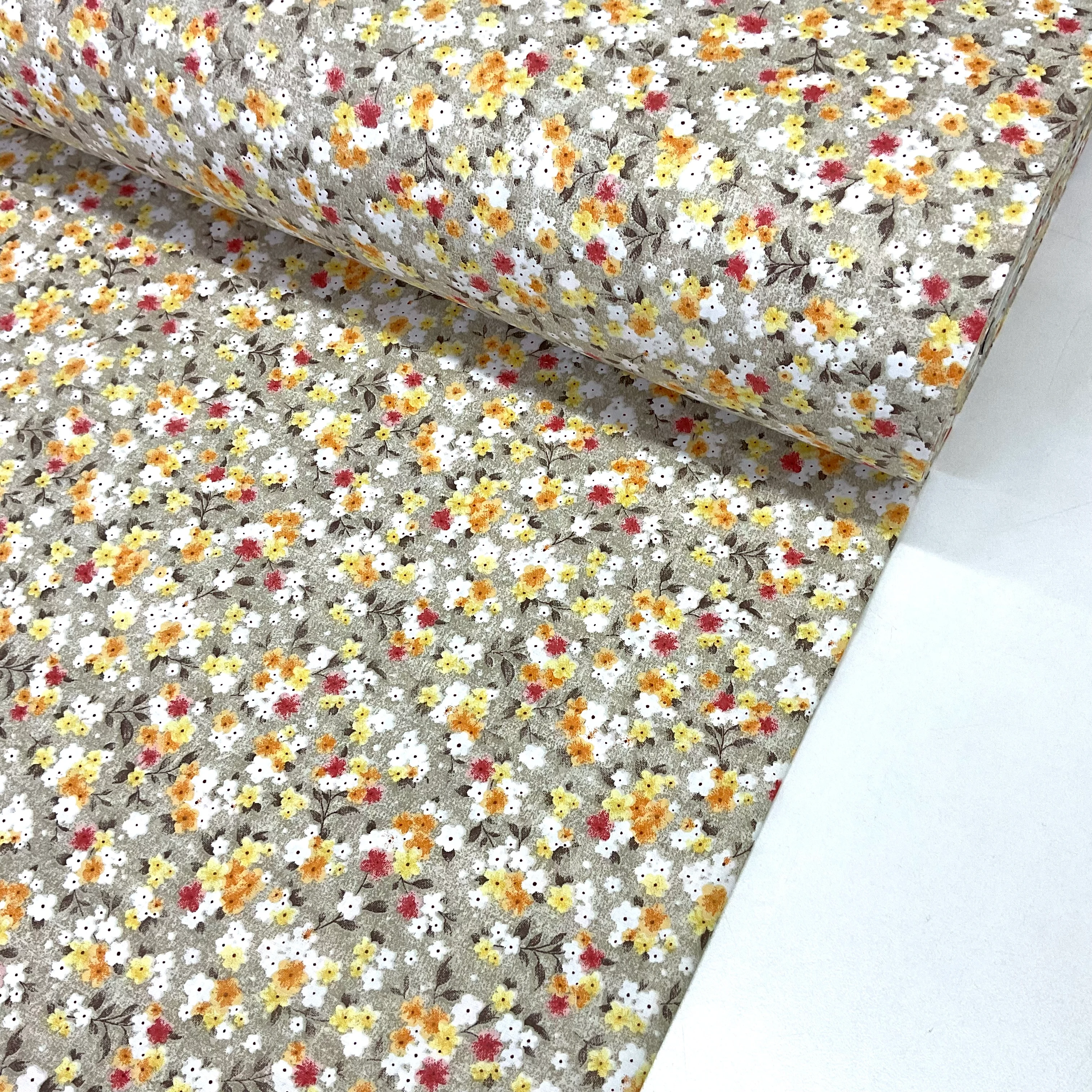 Bej Pastel Çiçekler Poplin Kumaş