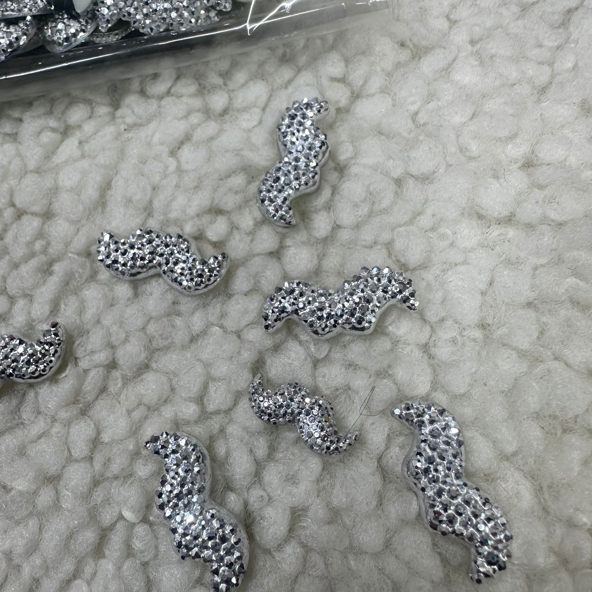 Gümüş Bıyık Mika Süs Paket