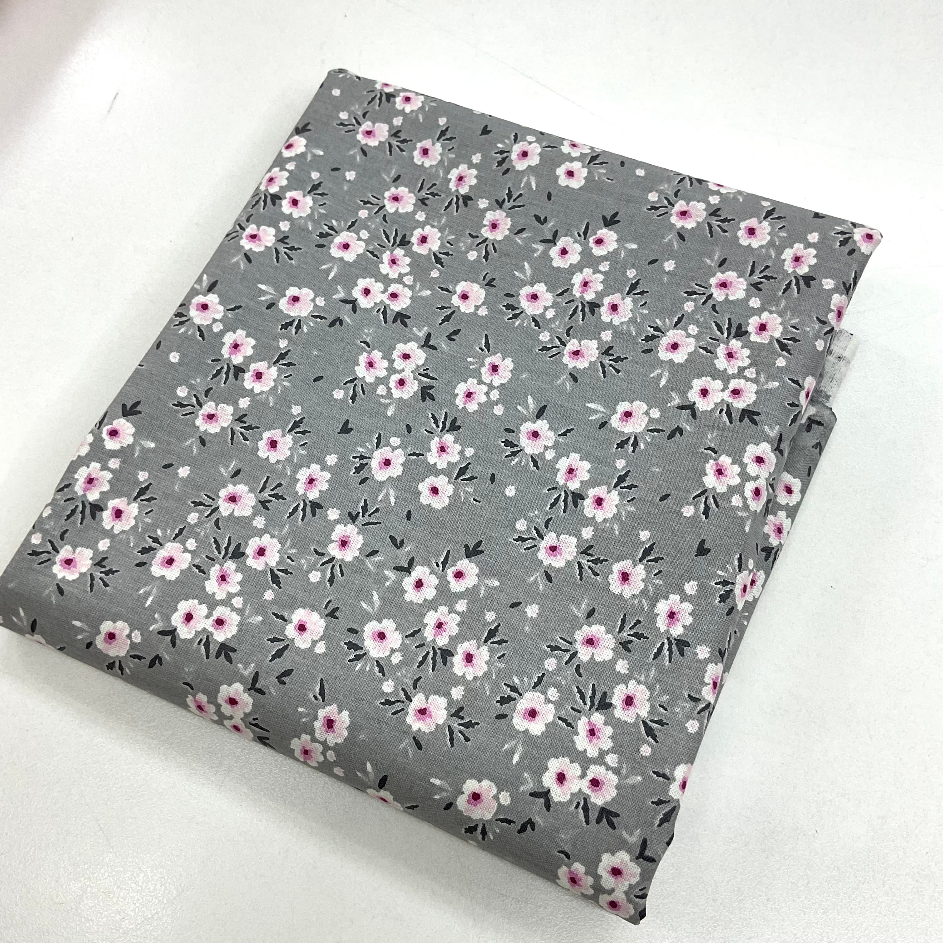  Gri Mini Çiçekler 50*50 Cm Parça Poplin Kumaş
