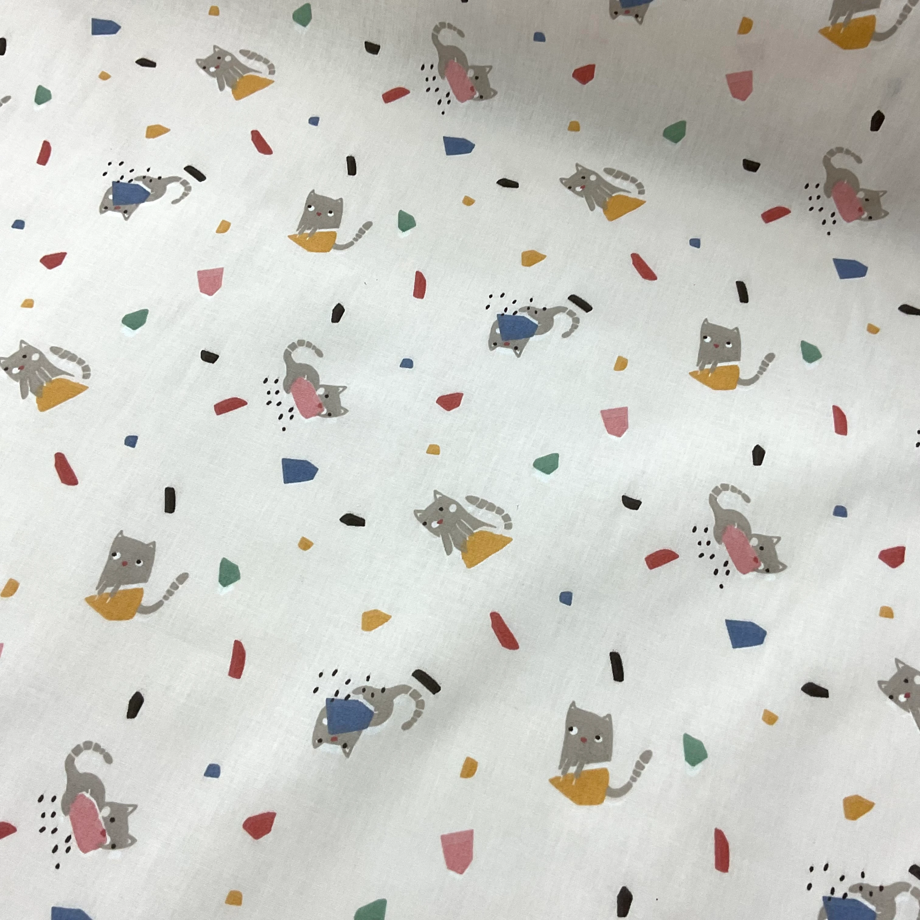 Hafif Defolu Farklı Kediler Premium Poplin Kumaş