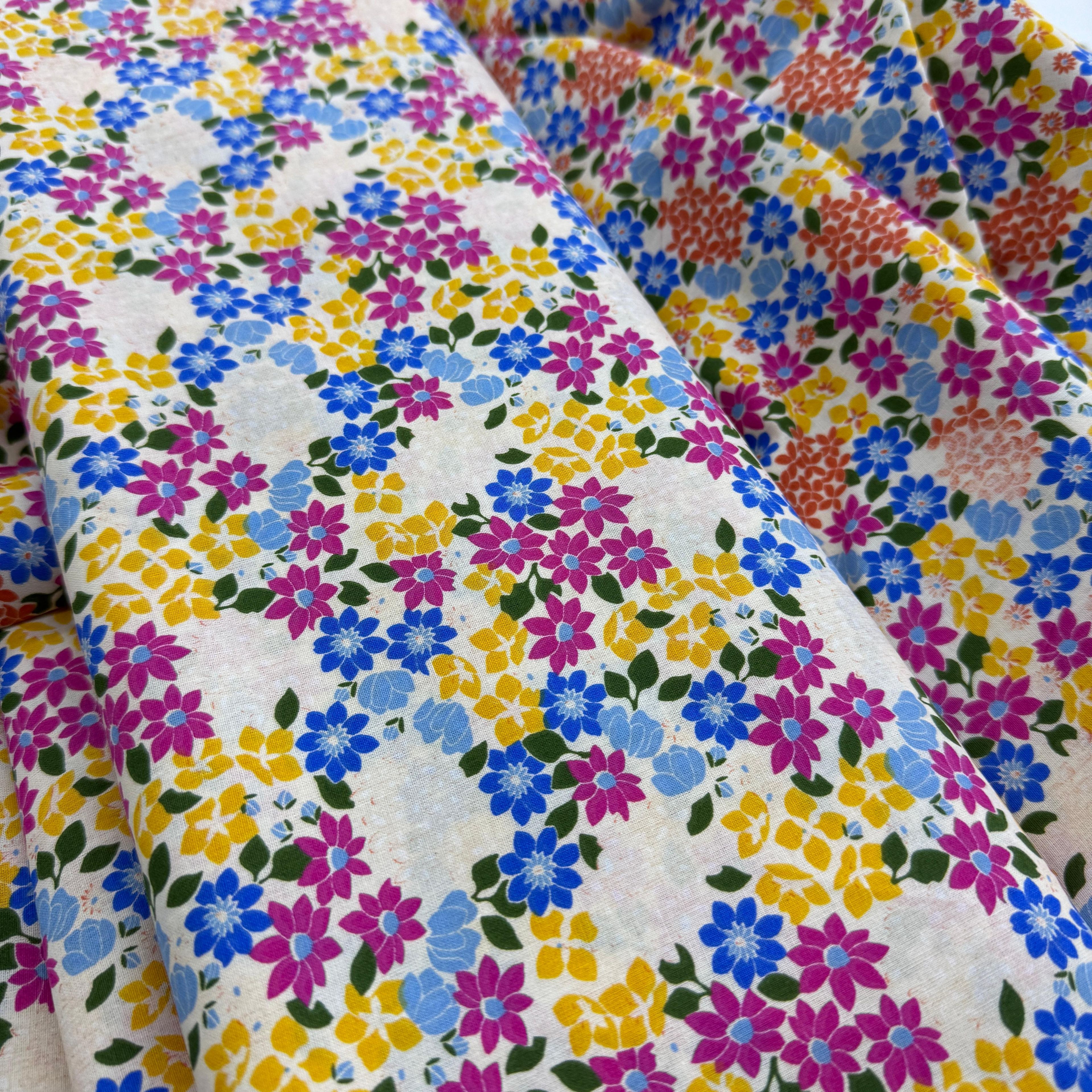 Baskı Defolu Rengarenk Bahar Çiçekleri Premium Poplin Kumaş