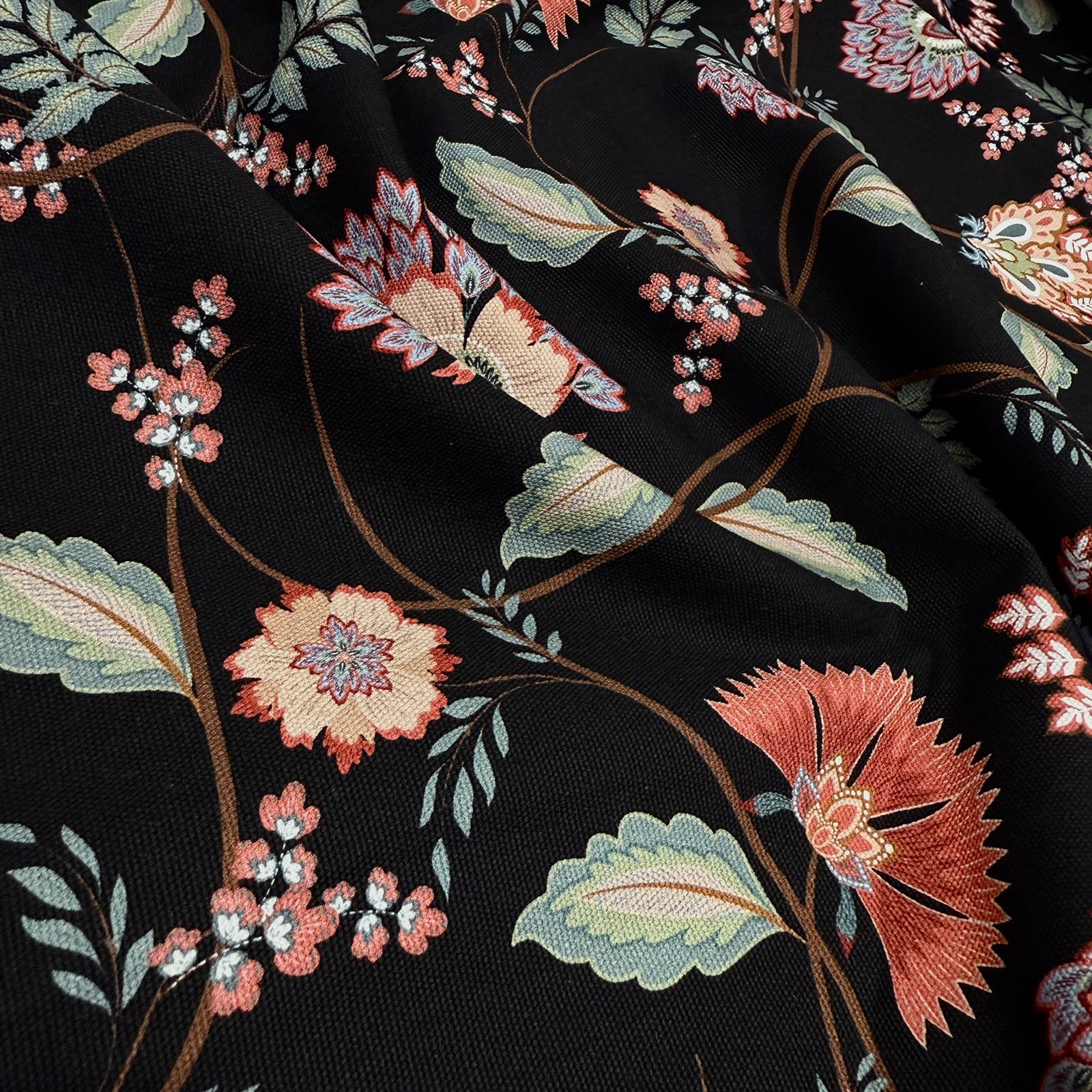 Kara Lalezar İntaşlar Markalı Kanvas Kumaş