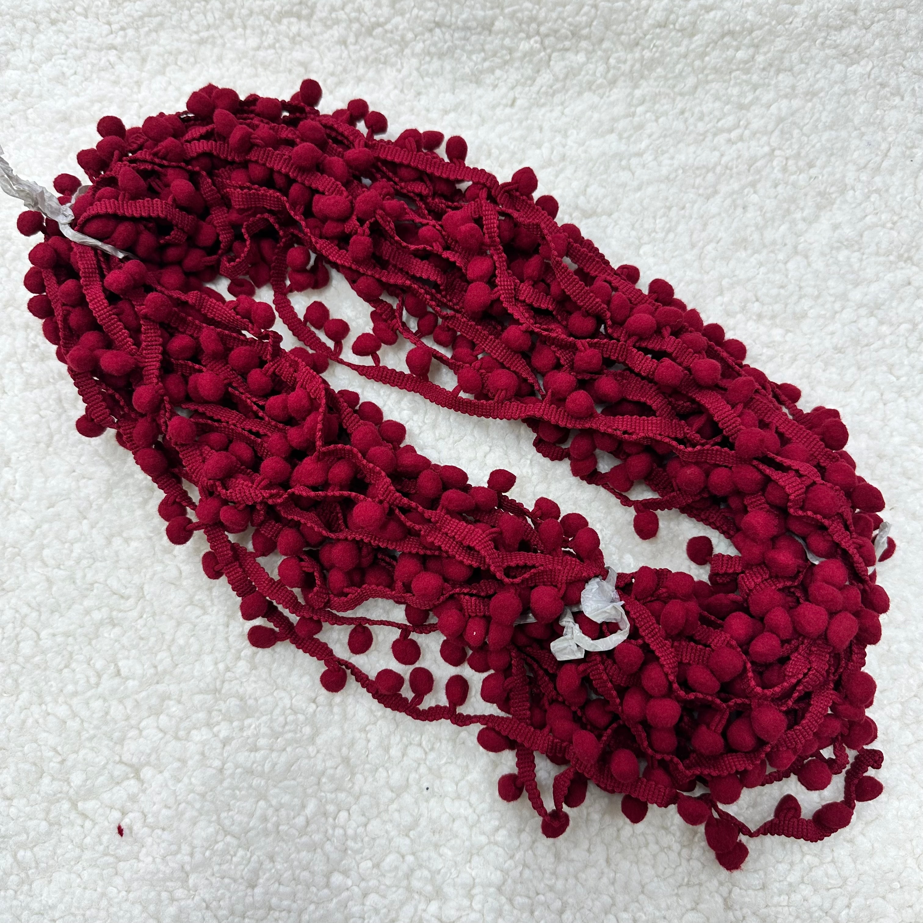 Top Bordo Şerit Ponpon