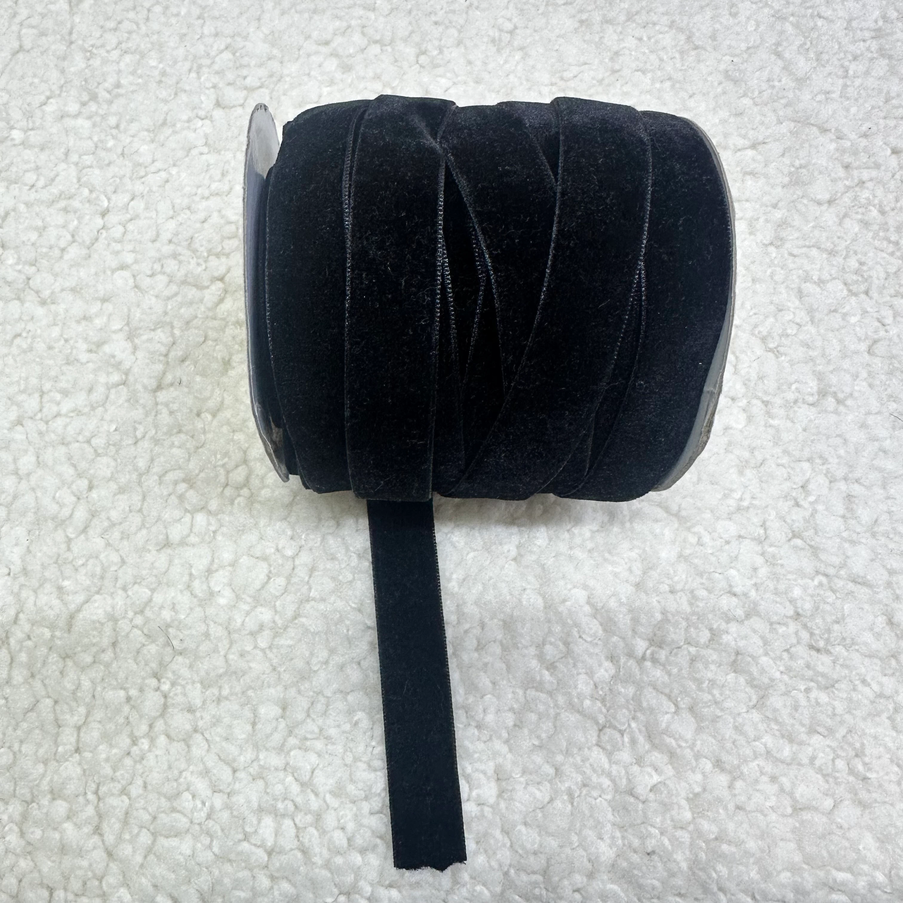 Siyah 2 Cm Kadife Kurdele Top