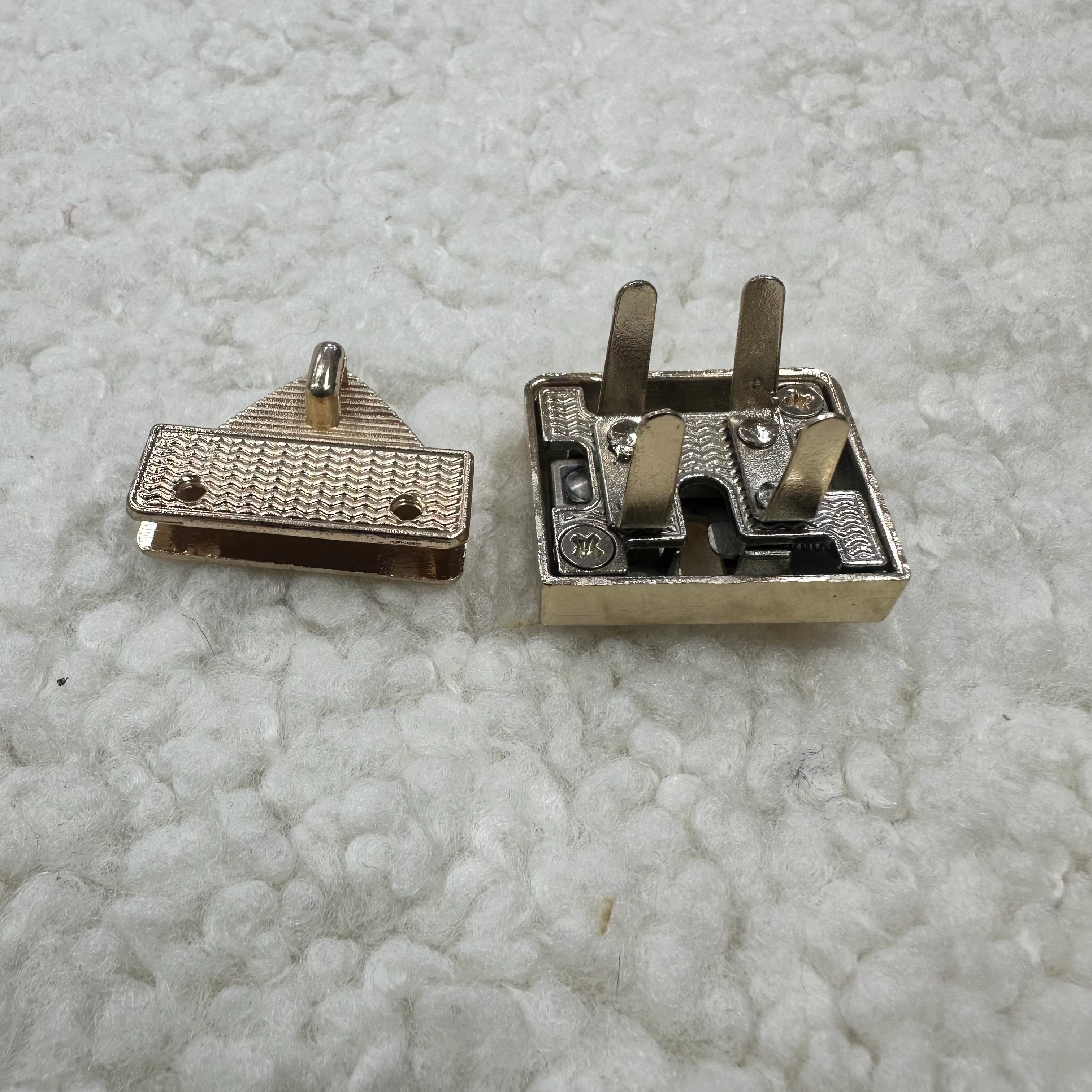 Geçmeli Çanta Kilidi Klipsi Gold