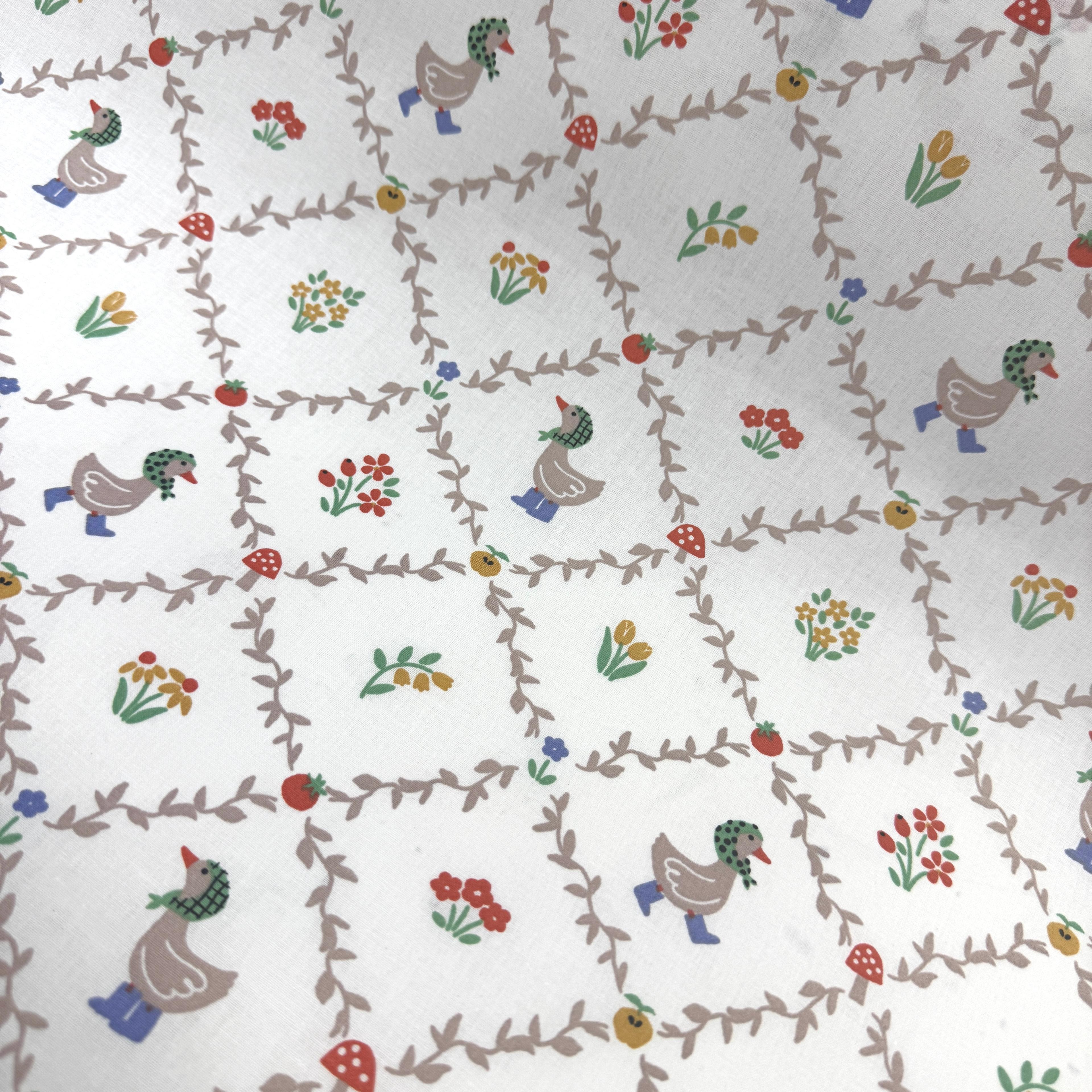 Hafif Defolu Ördekler Premium Poplin Kumaş