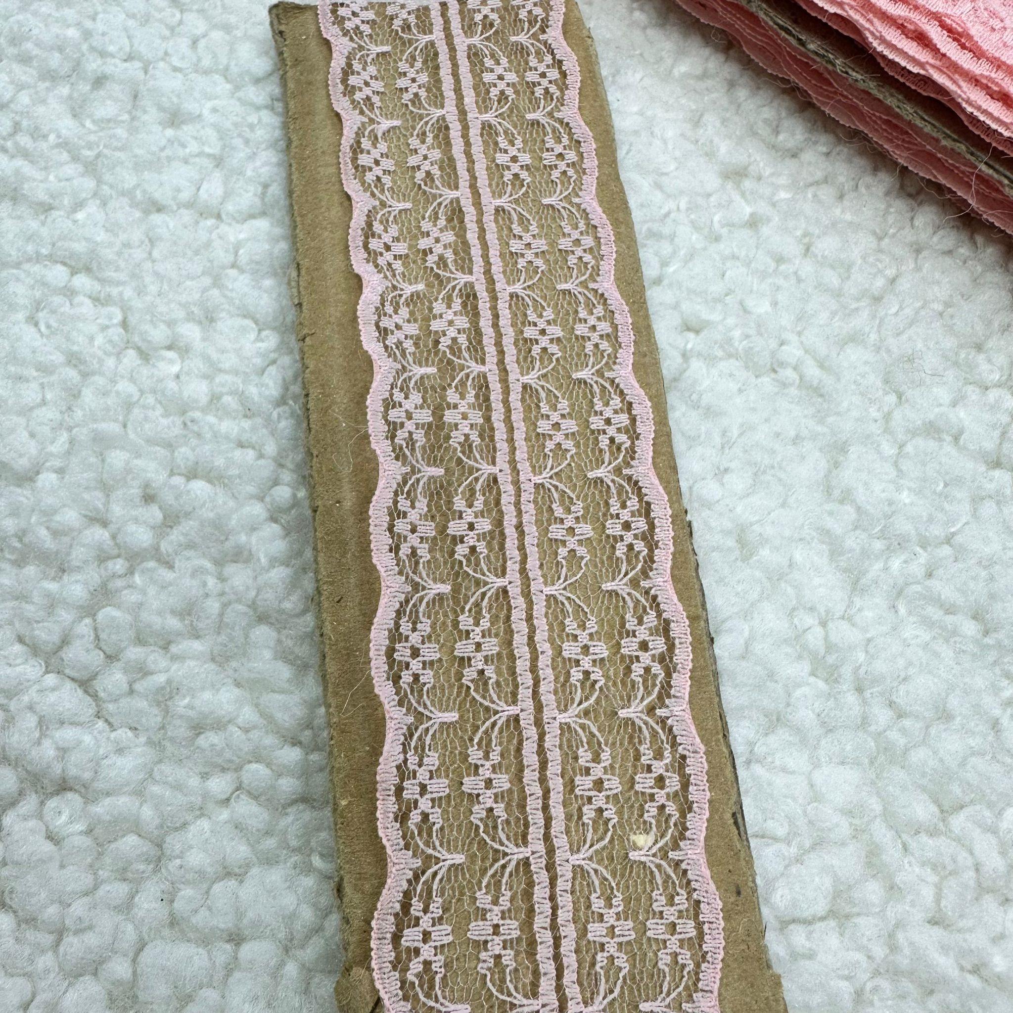 Yavruağzı Çift Taraflı Dantel Güpür Top