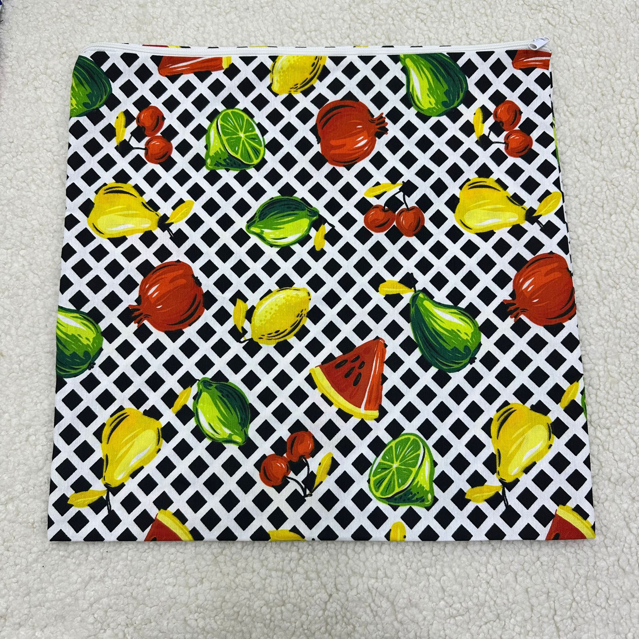 Meyveler Siyah 40*40 Fermuarlı Kırlent