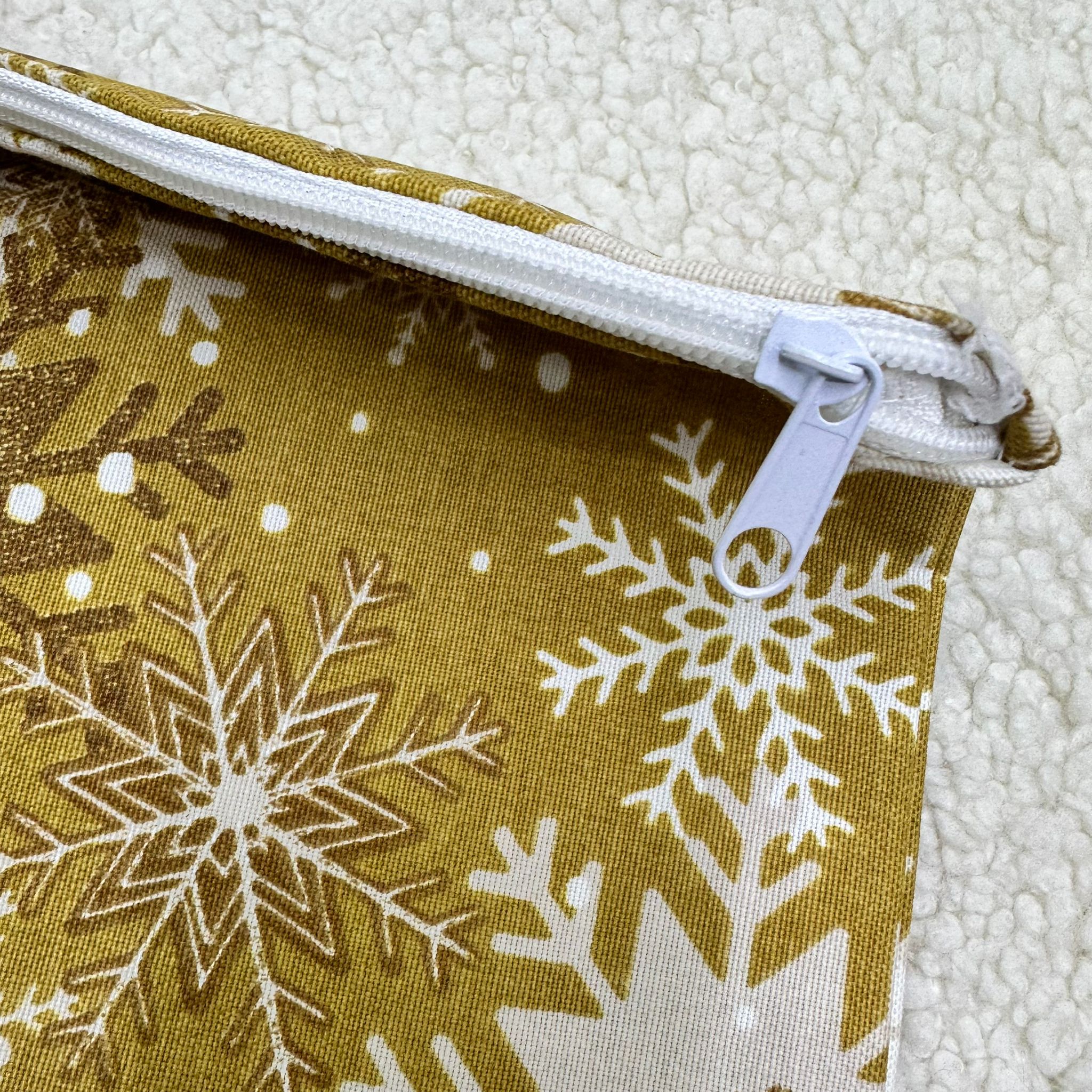 Kar Taneleri 40*40 Fermuarlı Kırlent