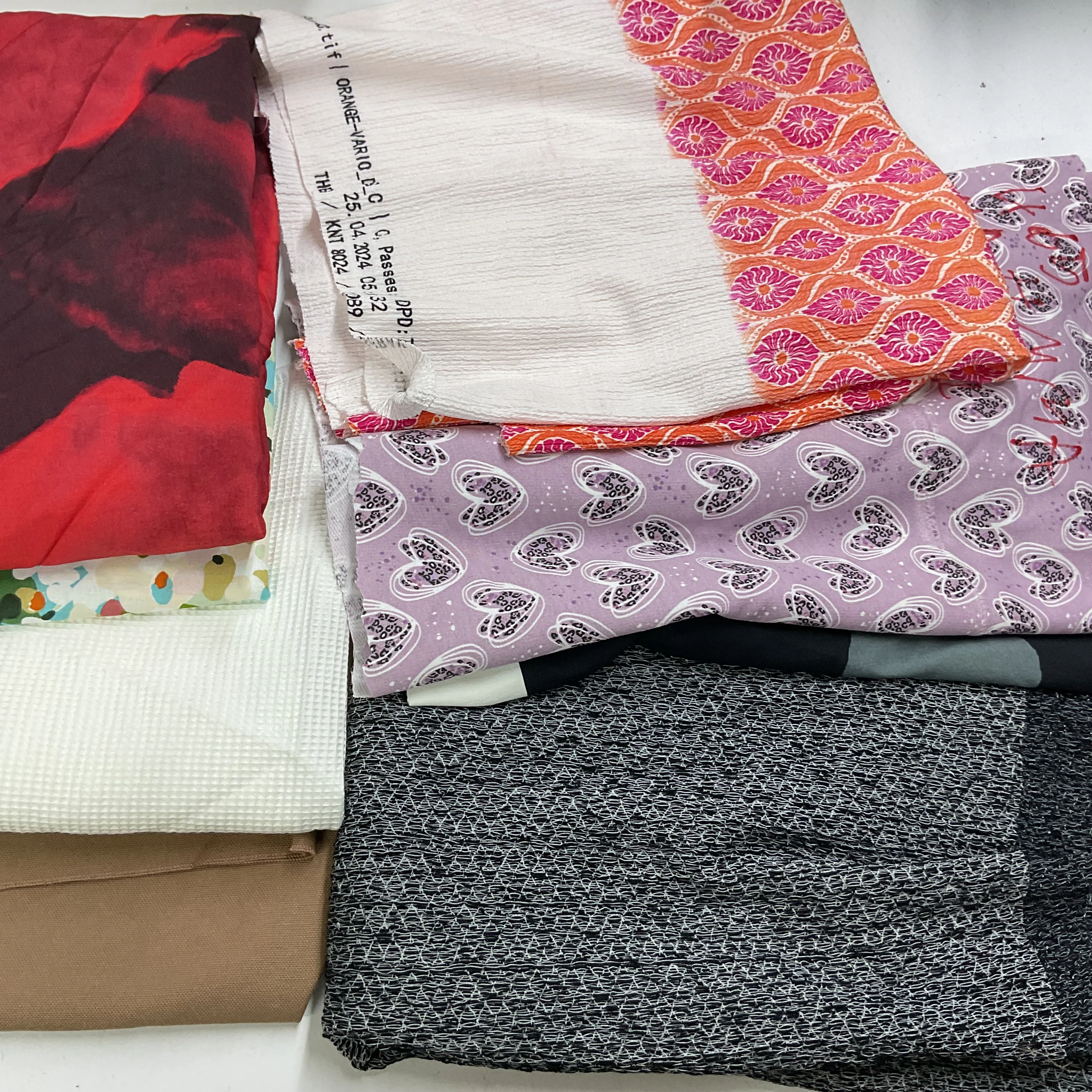 No:8 Defolu Karışık Parça Kumaşlar 1000 gr